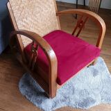 Ancien fauteuil bas colonial style Art Déco en bois.