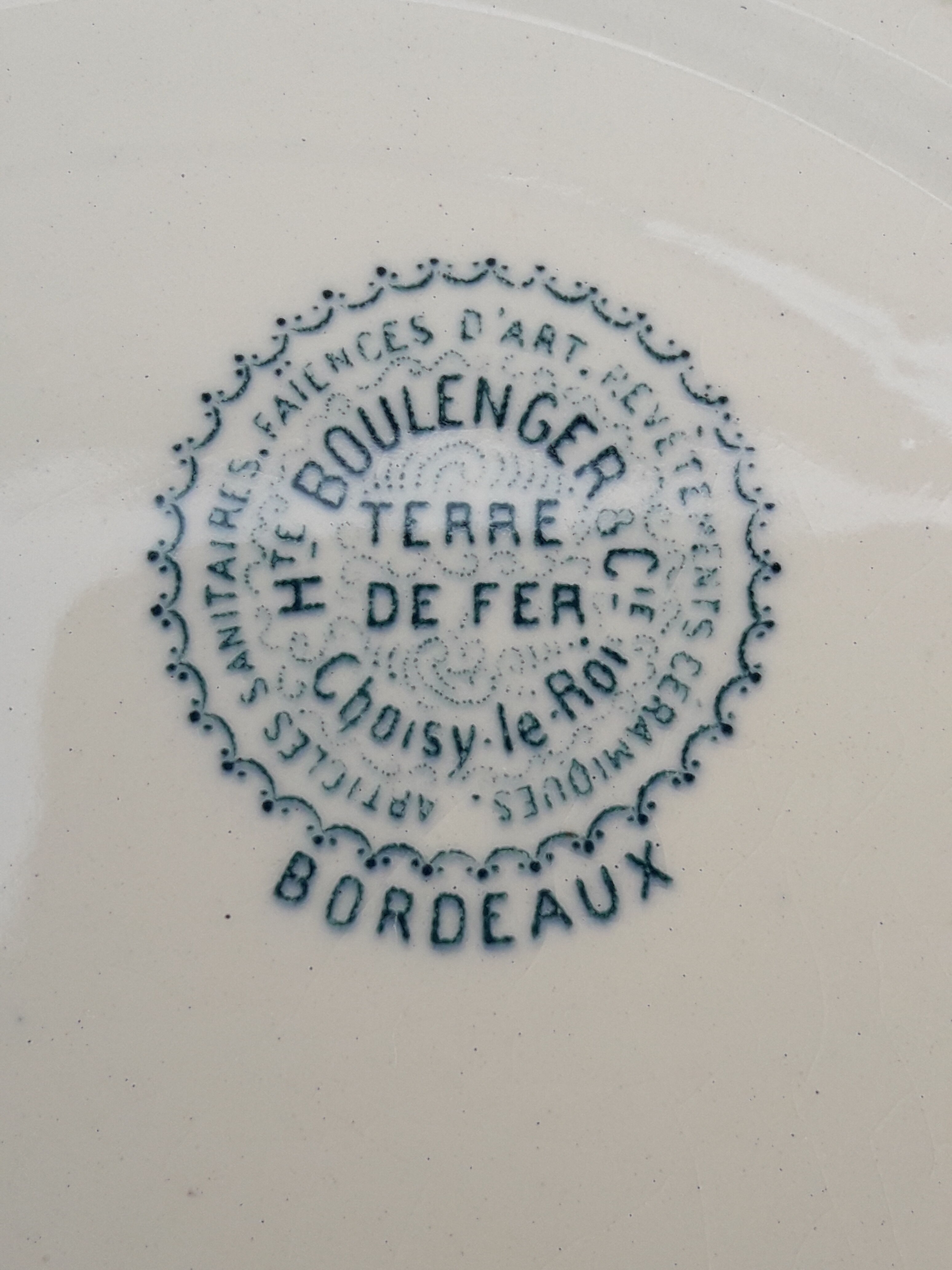 Plate in earthenware Boulenger iron earth Choisy Le Roi model Bordeaux diam 23 cm