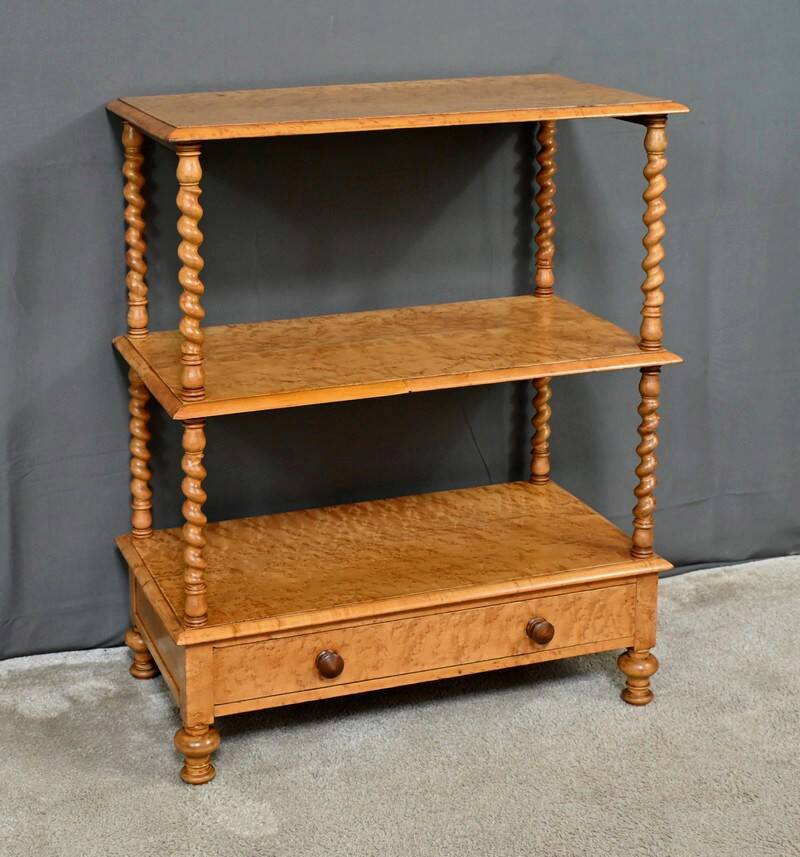 Sideboard in speckled maple burl – Late 19th century