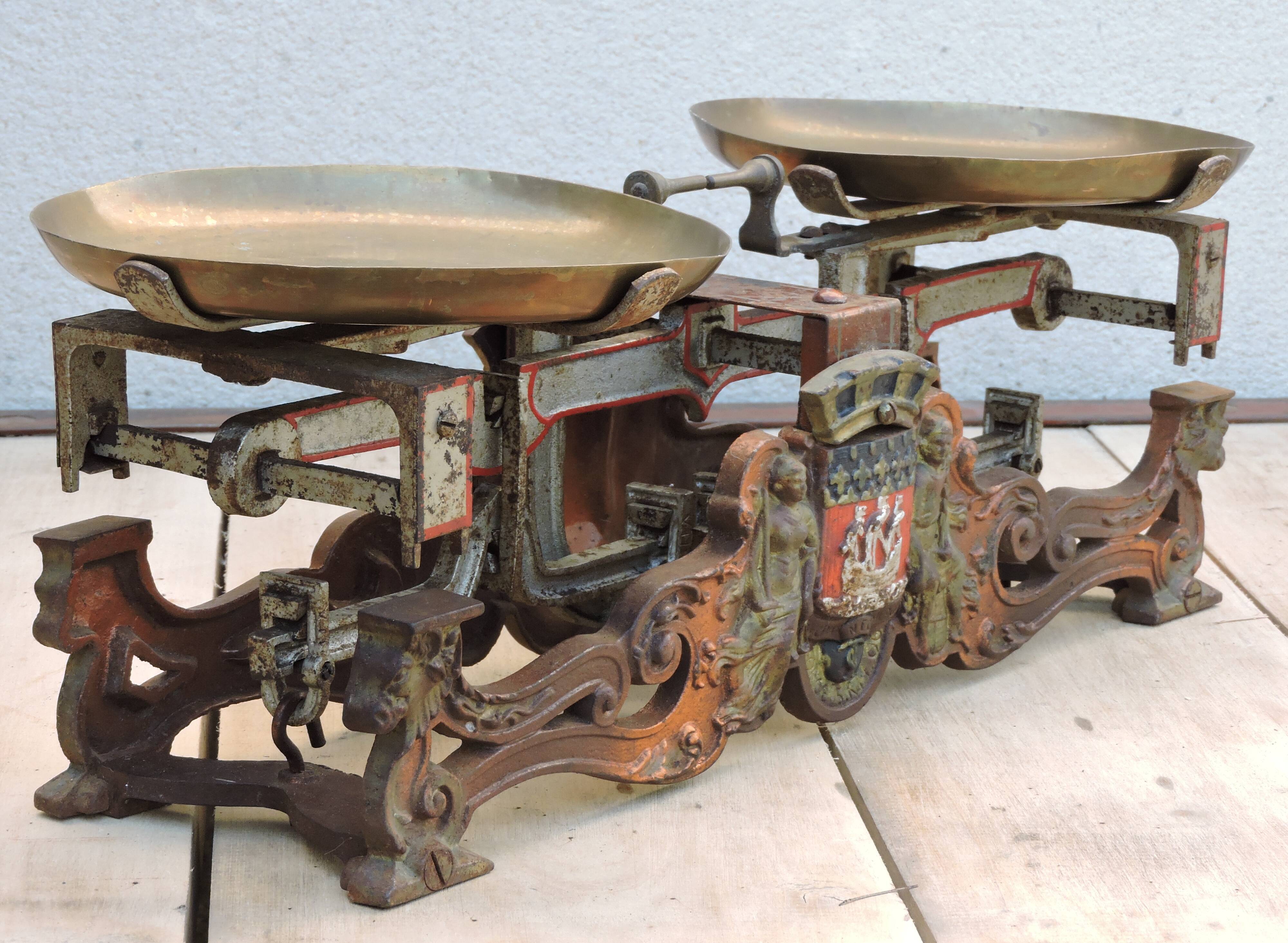 Skeleton beak balance the parisian Testut ancient maraicher epicier