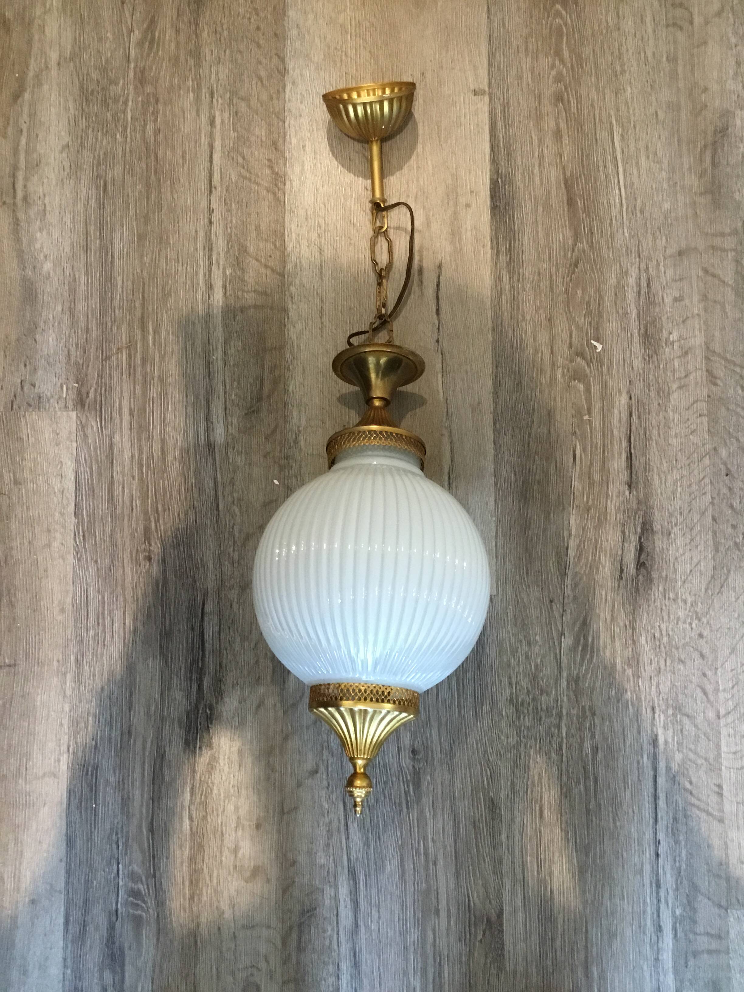 Suspension globe opal glass and brass