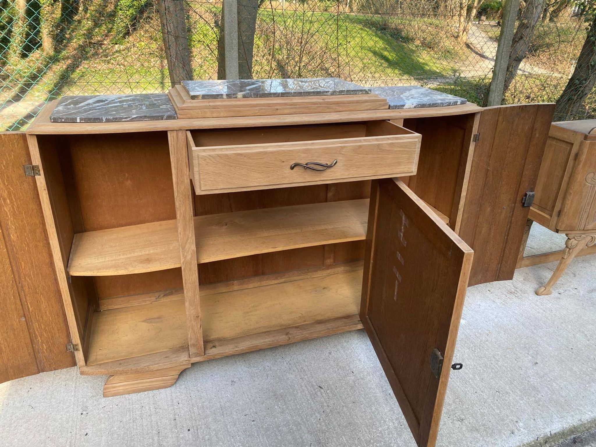 Buffet parisien art déco 2 corps en chêne massif et marbre, 1940, rénové