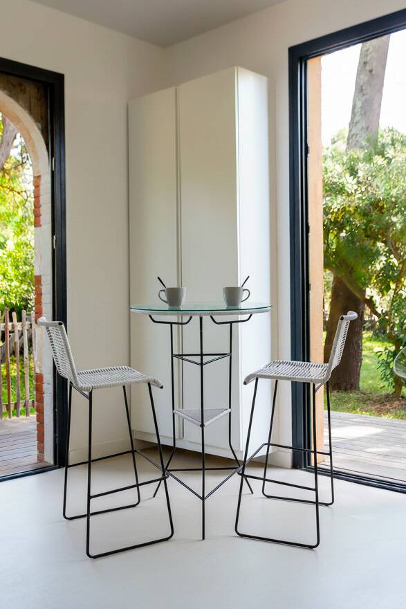 Table mange debout Tampico et 2 tabourets hauts Cenote BOQA