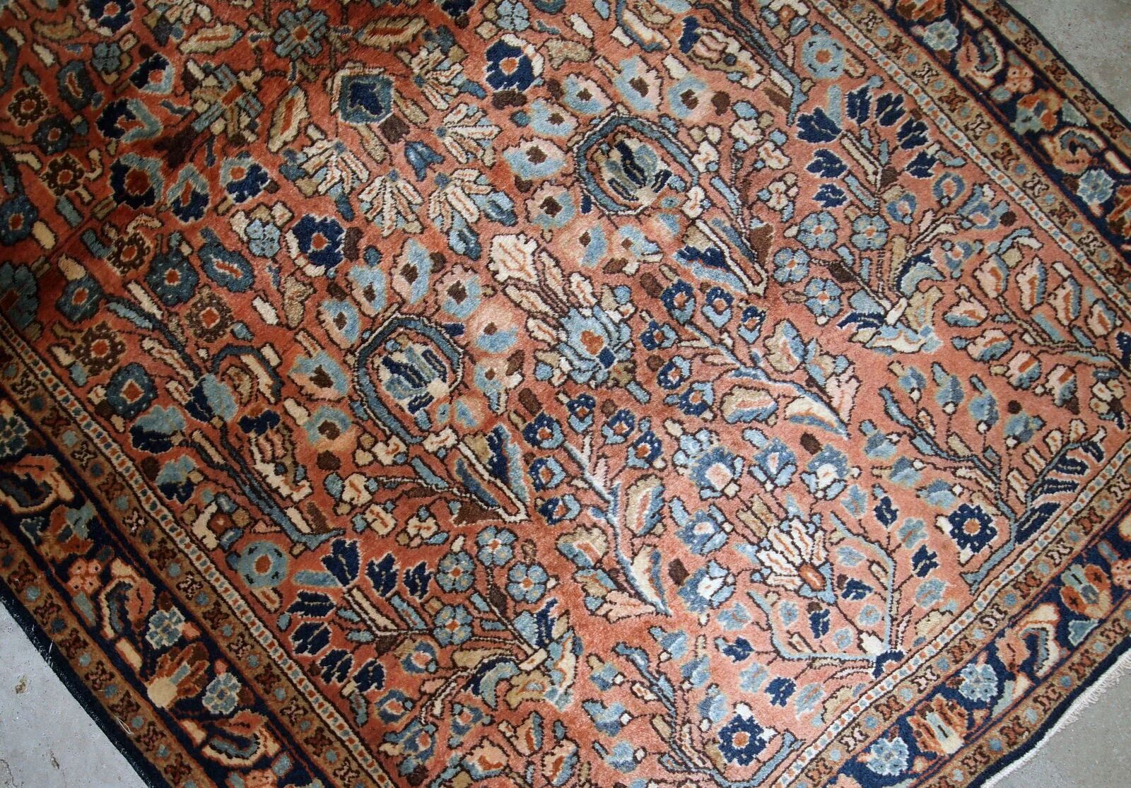 Handmade antique Persian Sarouk rug 103cm x 164cm 1920s