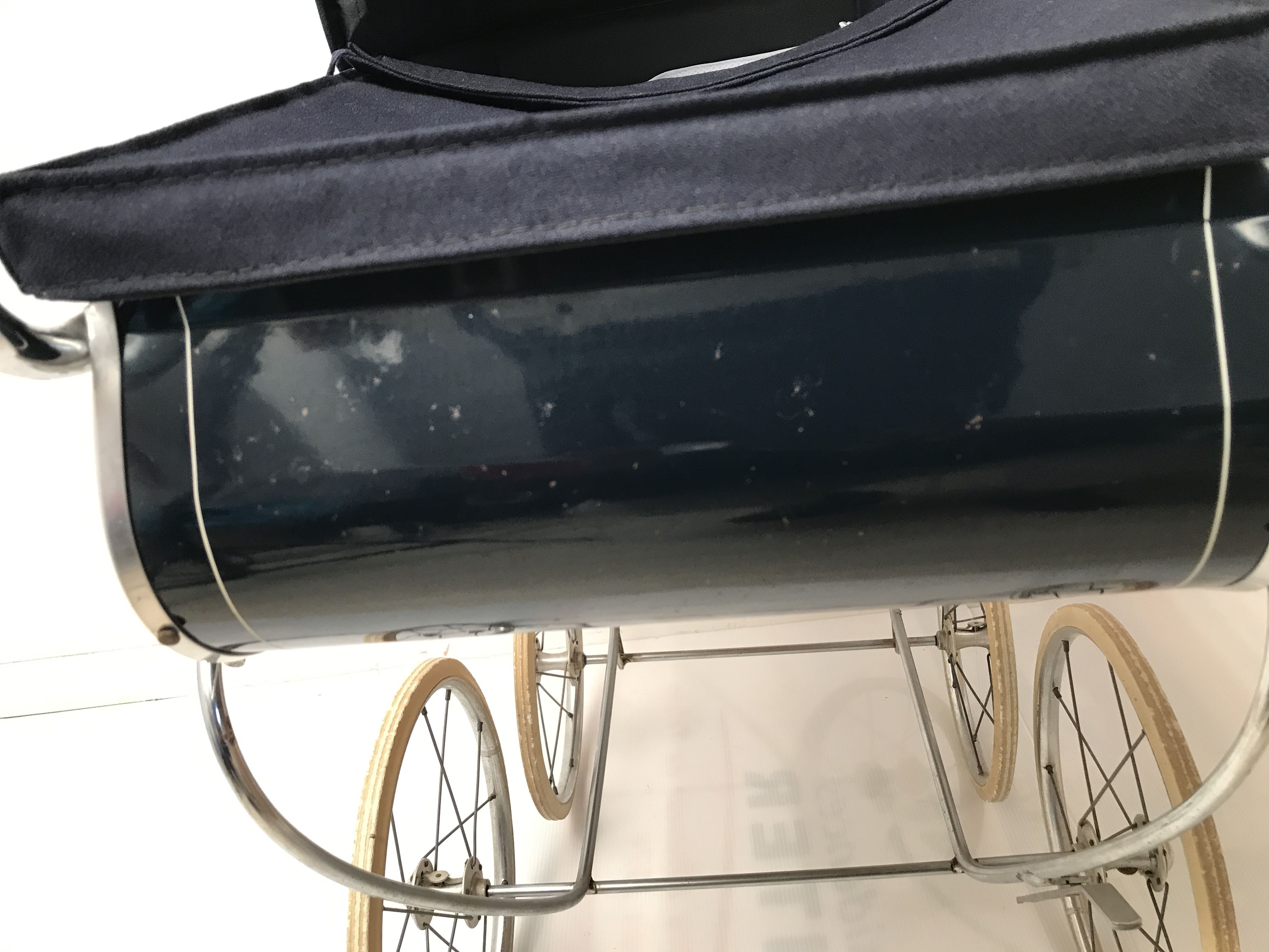 Pram, vintage English style carrycot 60/70s