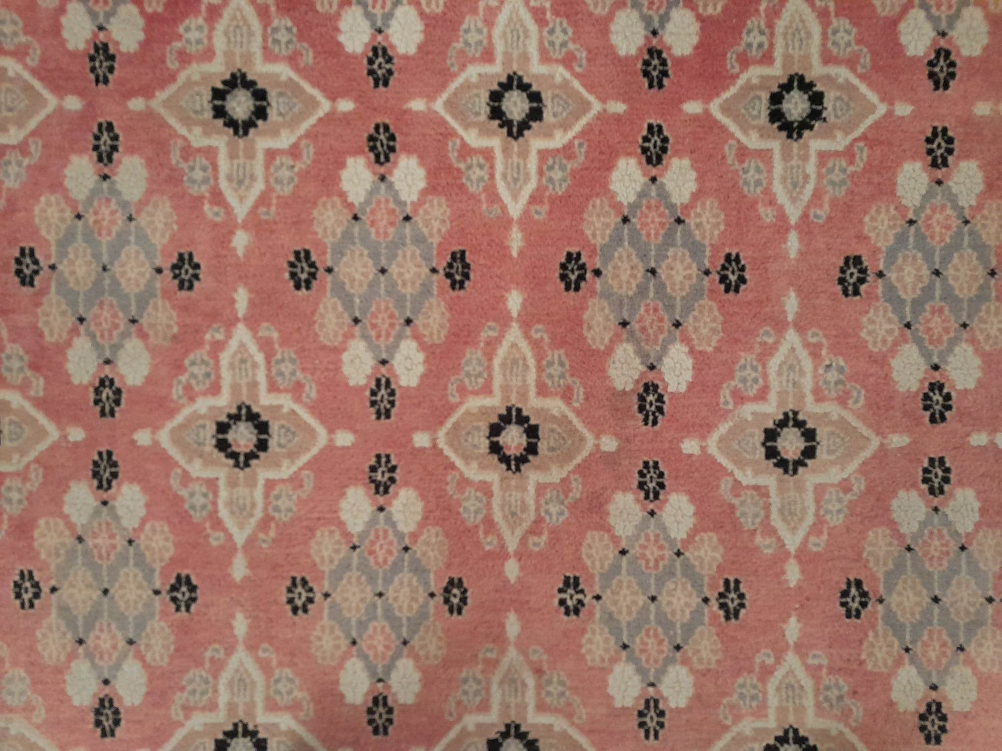 Handmade Pakistani rug 268x191cm