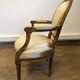 Fauteuil cabriolet médaillon de style Louis XVI