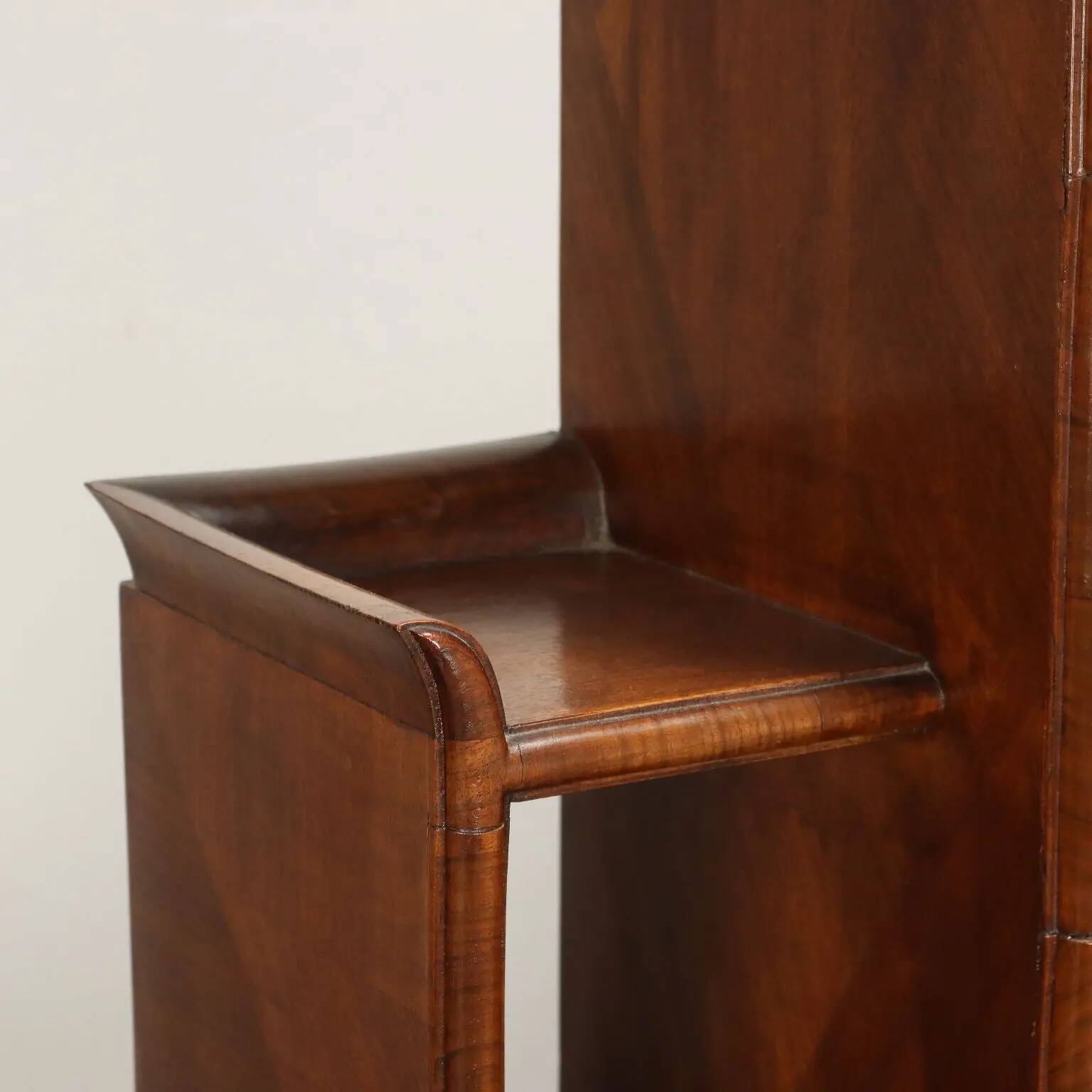 Antique Art Deco display cabinet in walnut with drawers, Italy, 19th century.