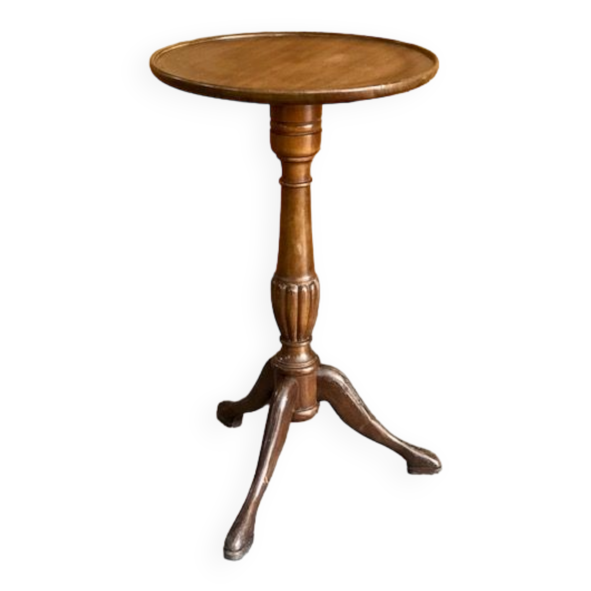 Triod pedestal table