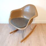 Fauteuil à bascule RAR en fibre de verre du milieu du siècle par Eames – Vitra
