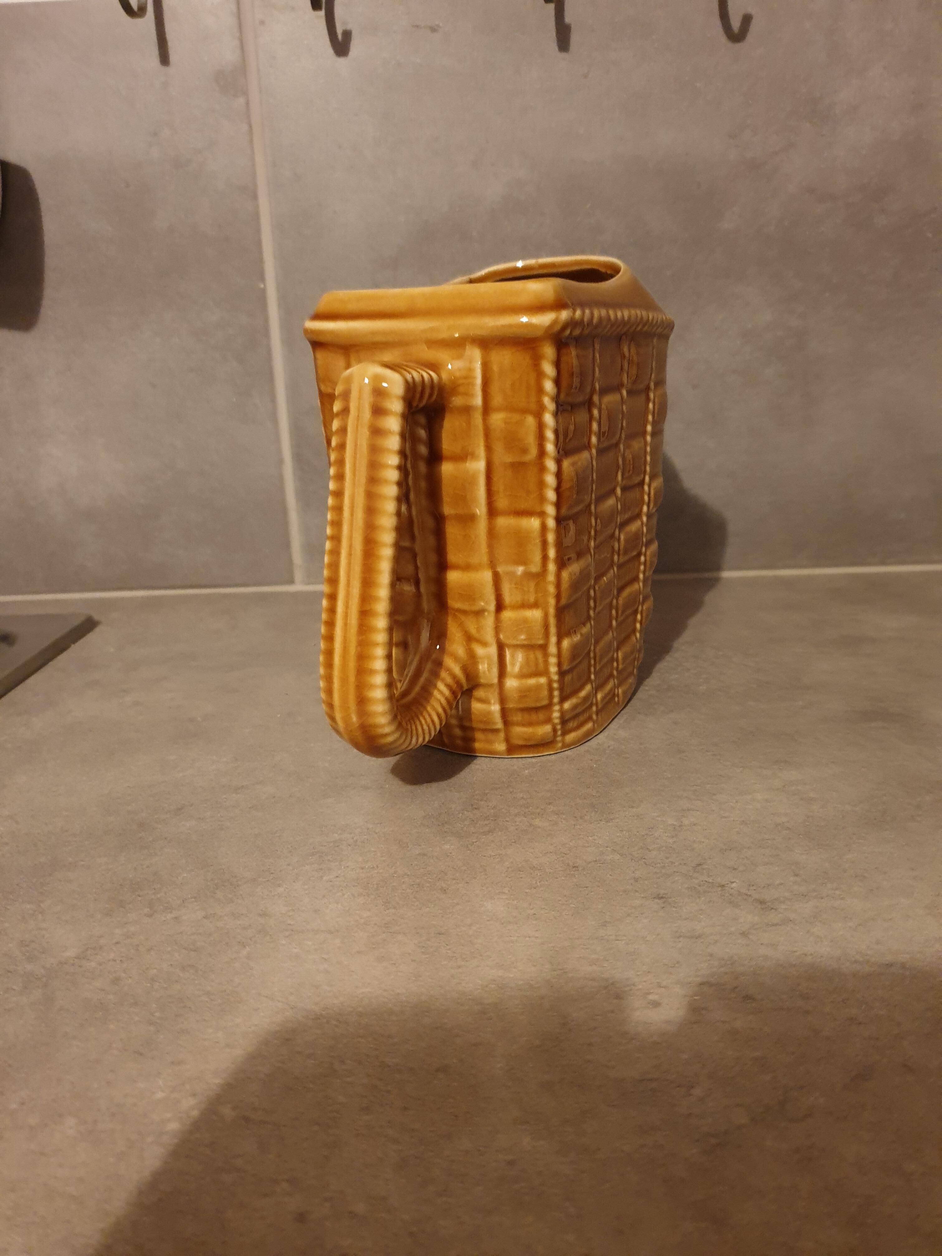 Pitcher Saint-Clement 1960