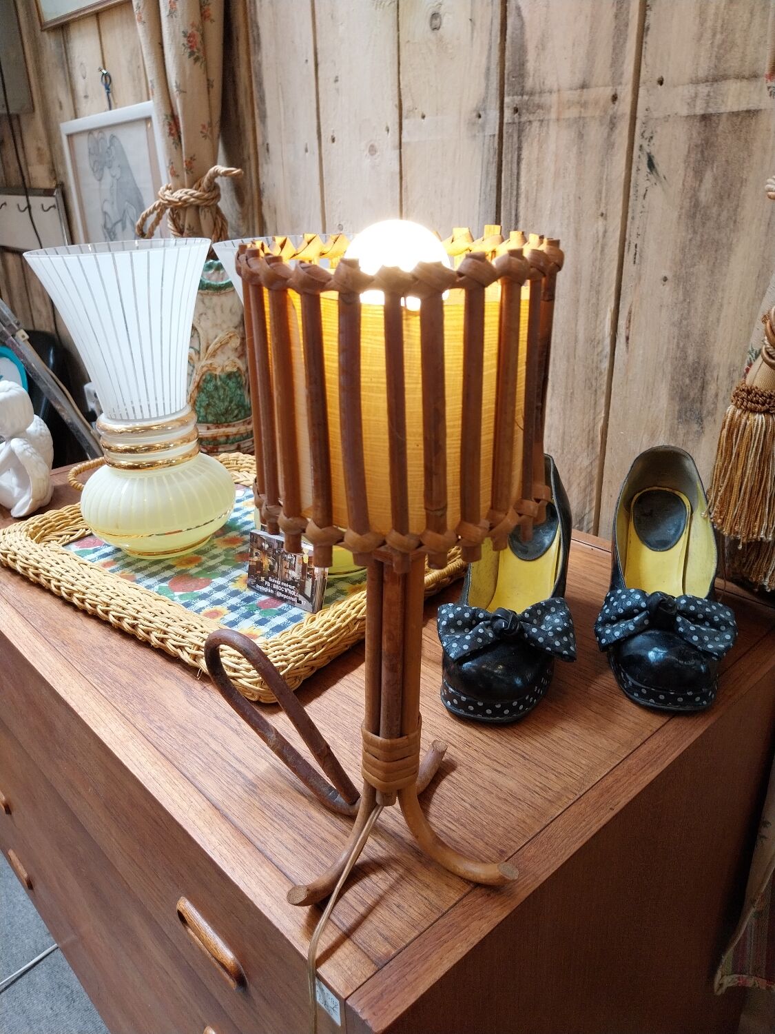 Rattan bedside lamp