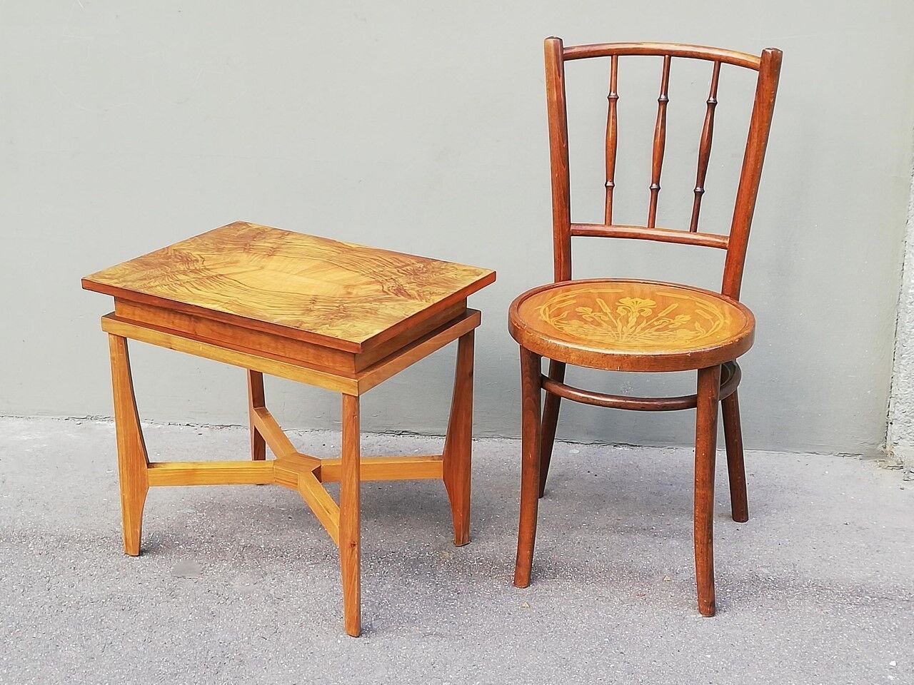 Art Deco table table in solid wood 40s