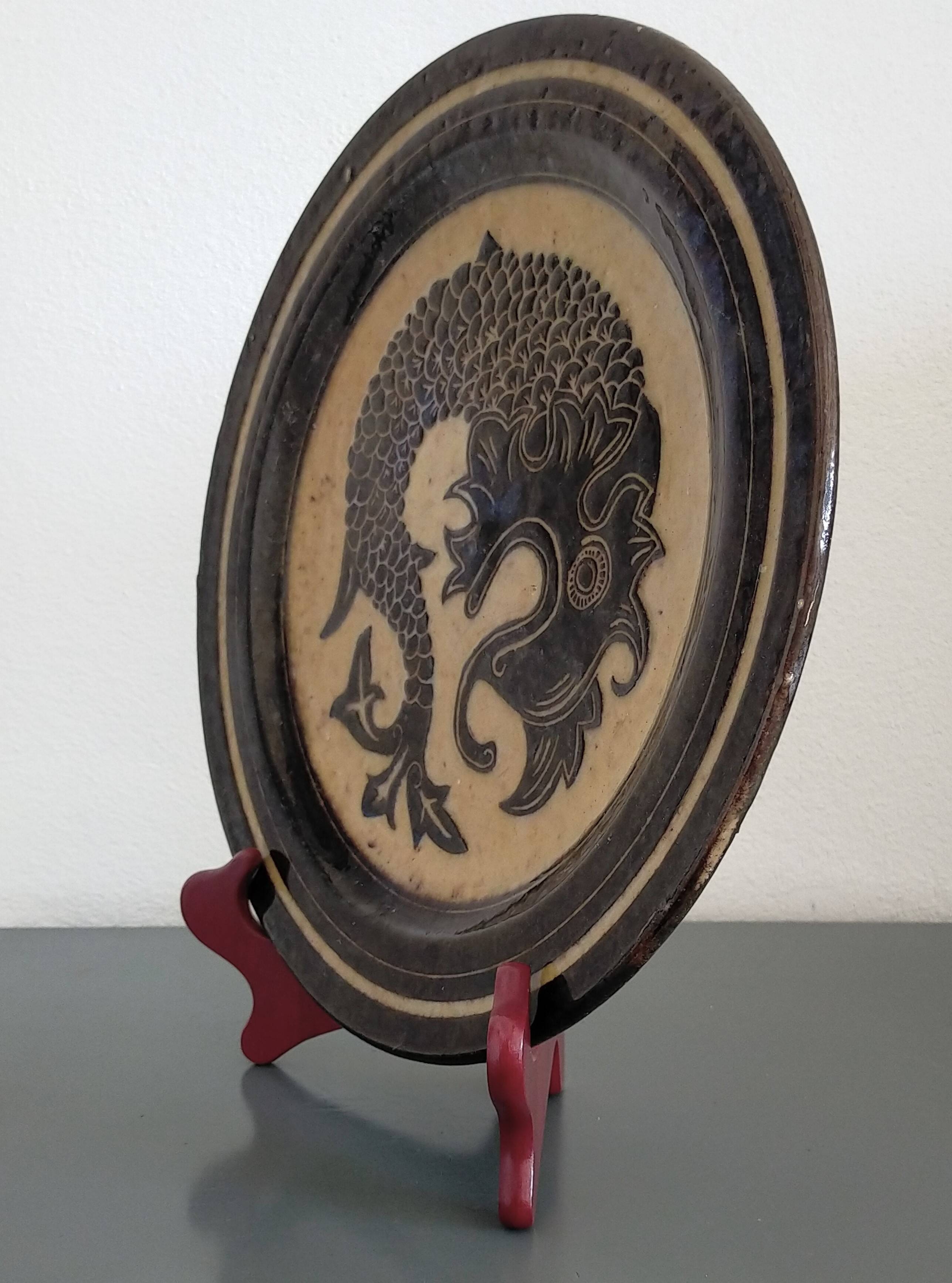 Plat vintage en terre cuite vernissée Dauphiné signé A.M.F.