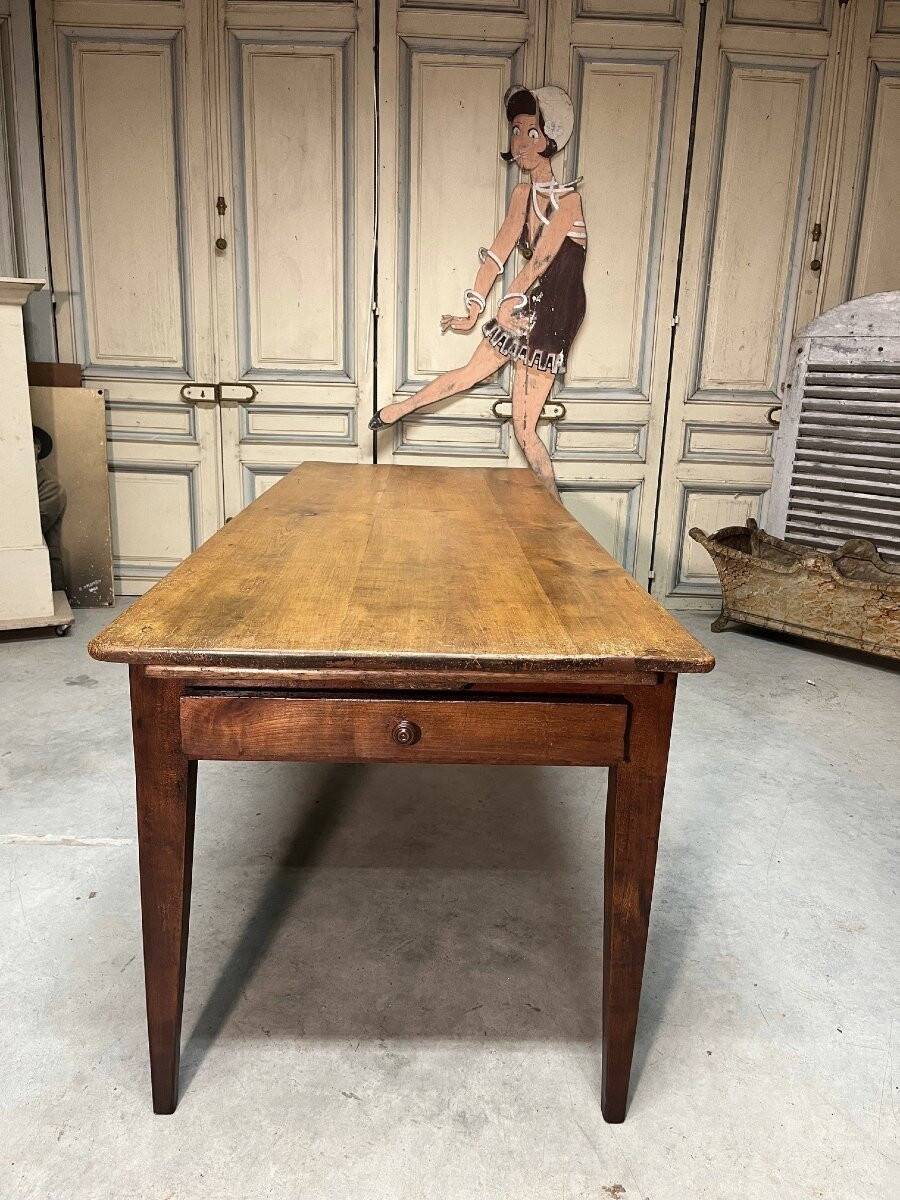 Farm table in cherry wood from the late 19th century.