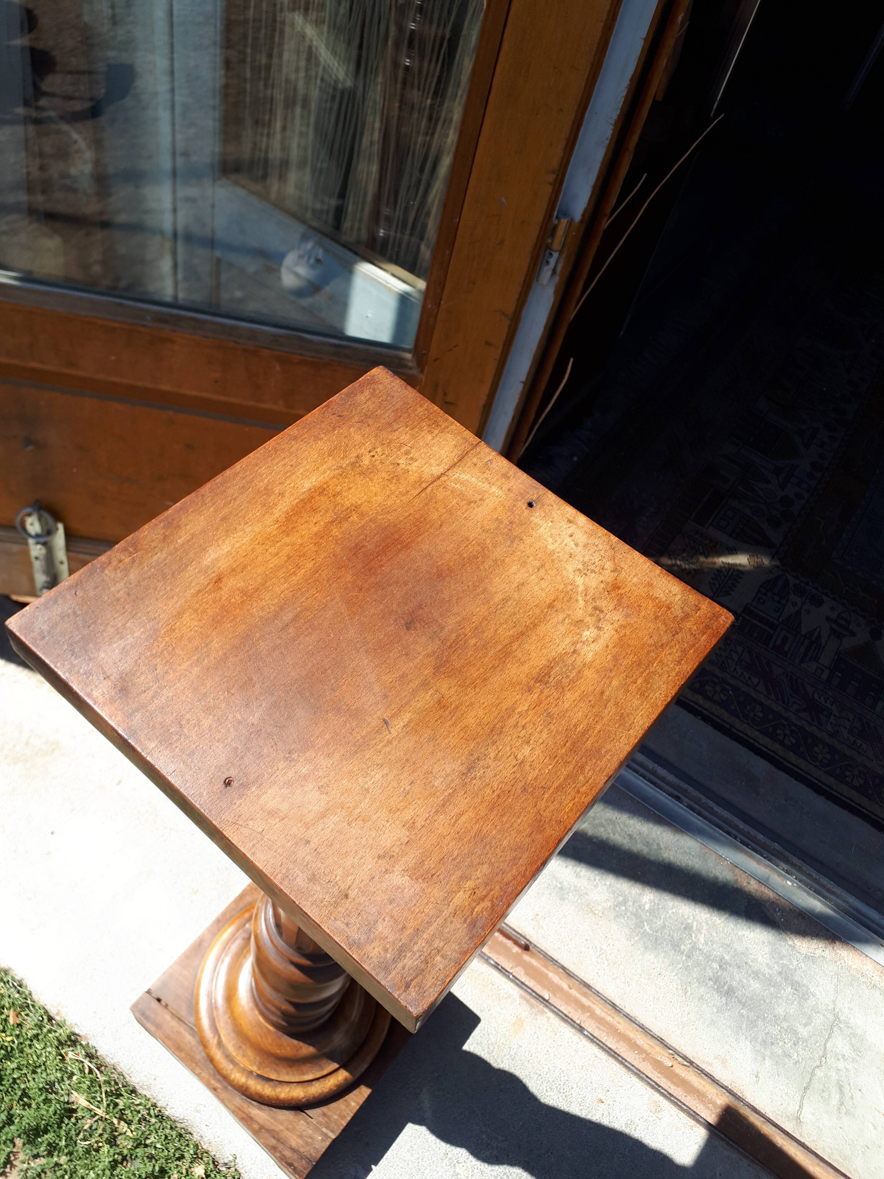 Fifth wheel on column