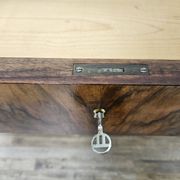 Art Decò chest of drawers from the 1940s in mahogany and briar