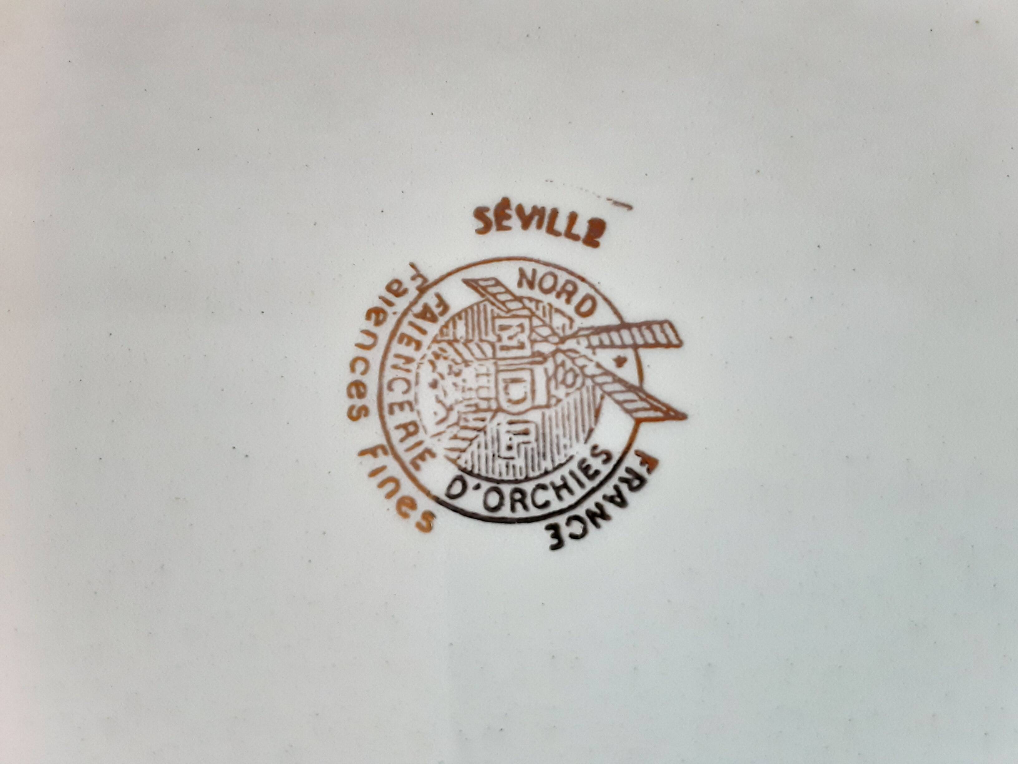 Oval dish Faïencerie D Orchies