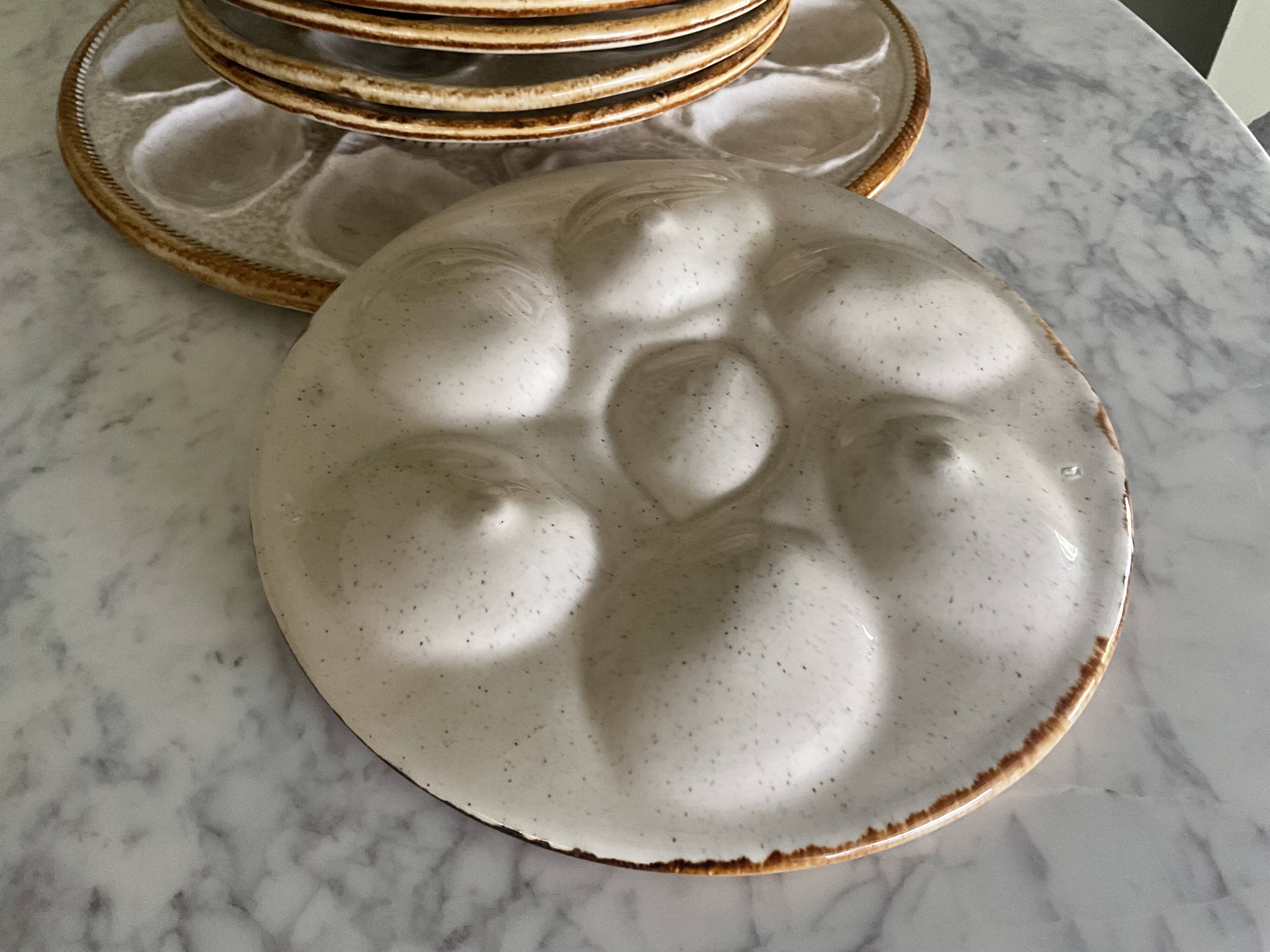 Set of 6 plates and 1 large oyster dish. Saint Clément.
