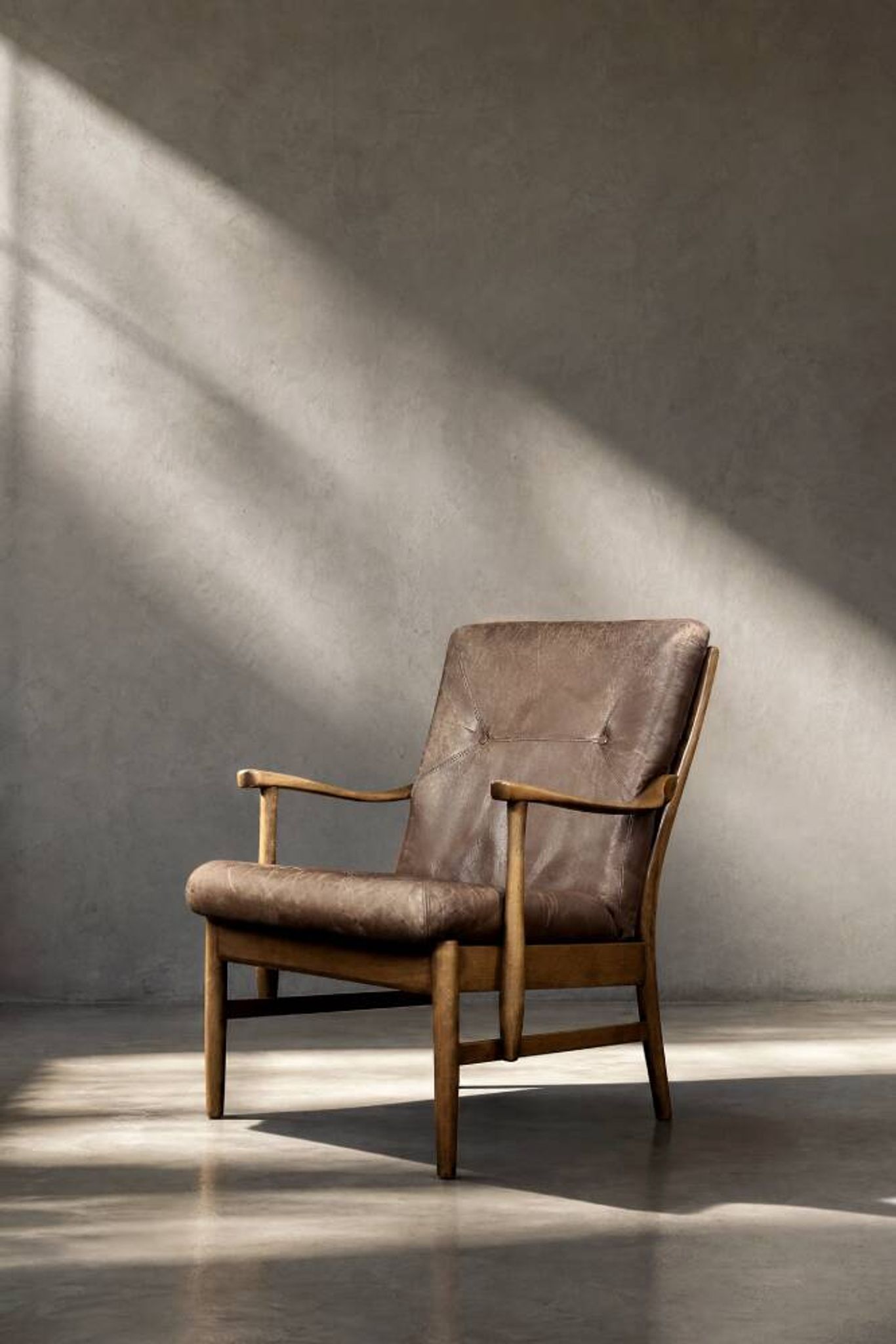 Fauteuil vintage en hêtre et cuir marron du milieu du siècle de Farstrup Møbler