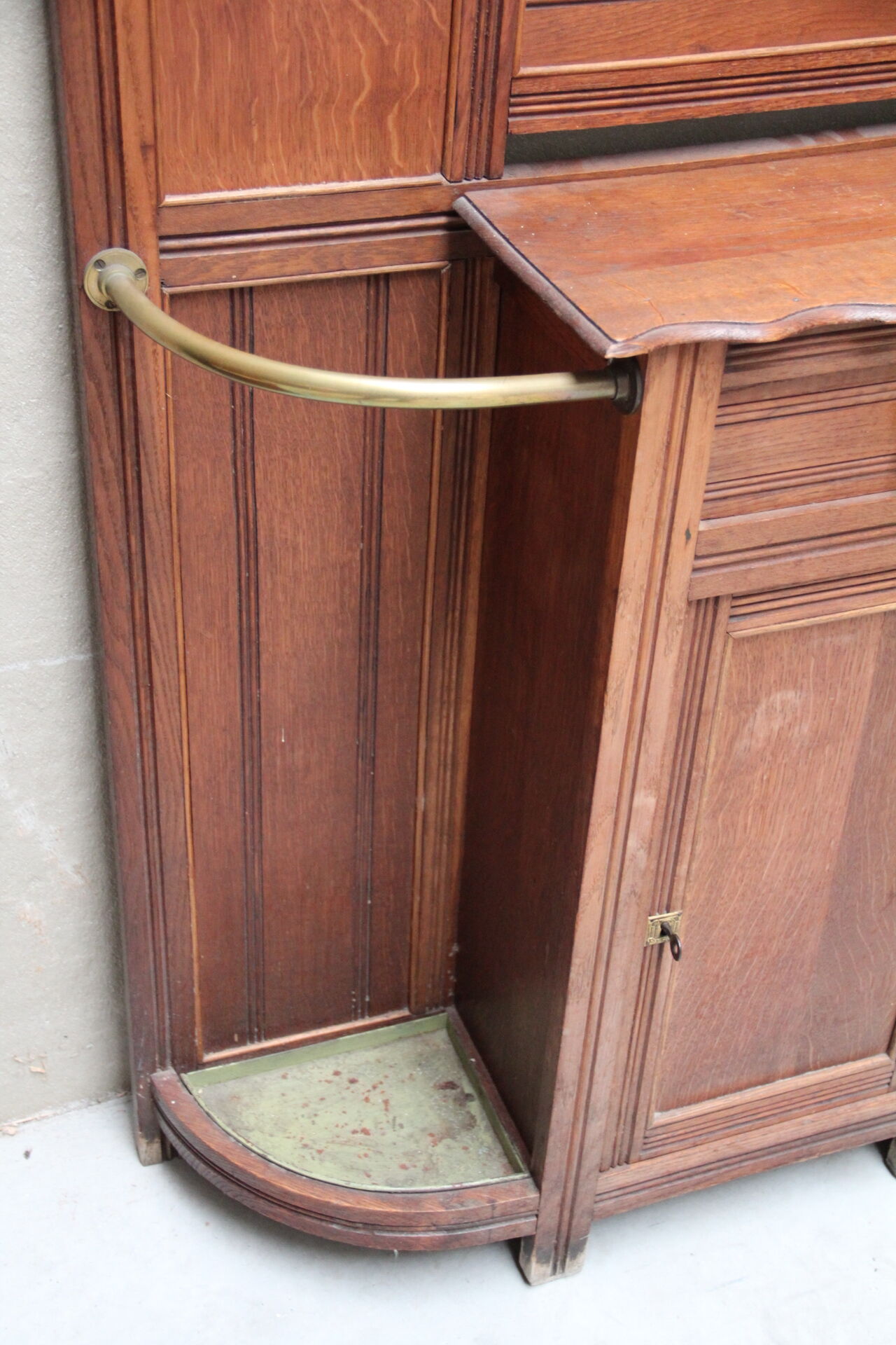 Wardrobe cabinet oak mantel in early XX °