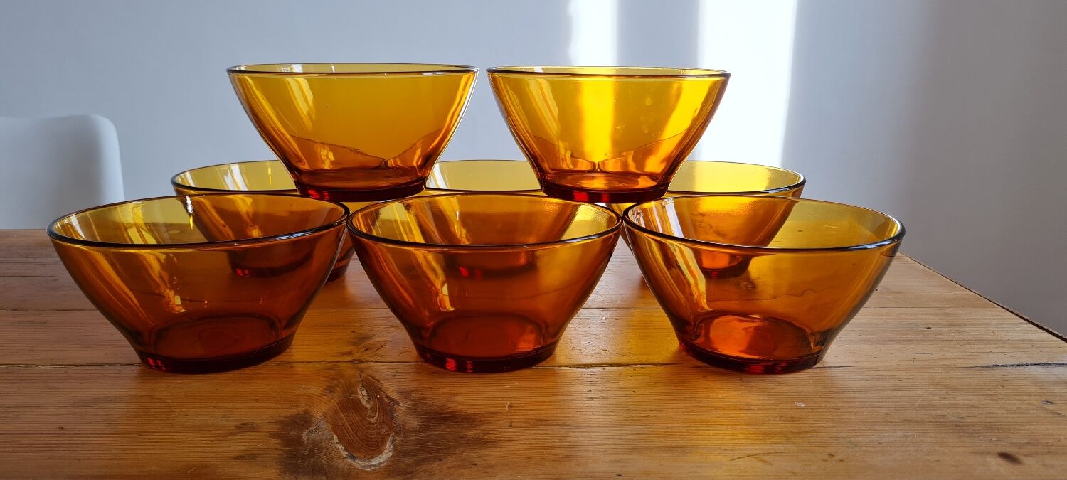 Set of 8 bowls in amber Duralex glass