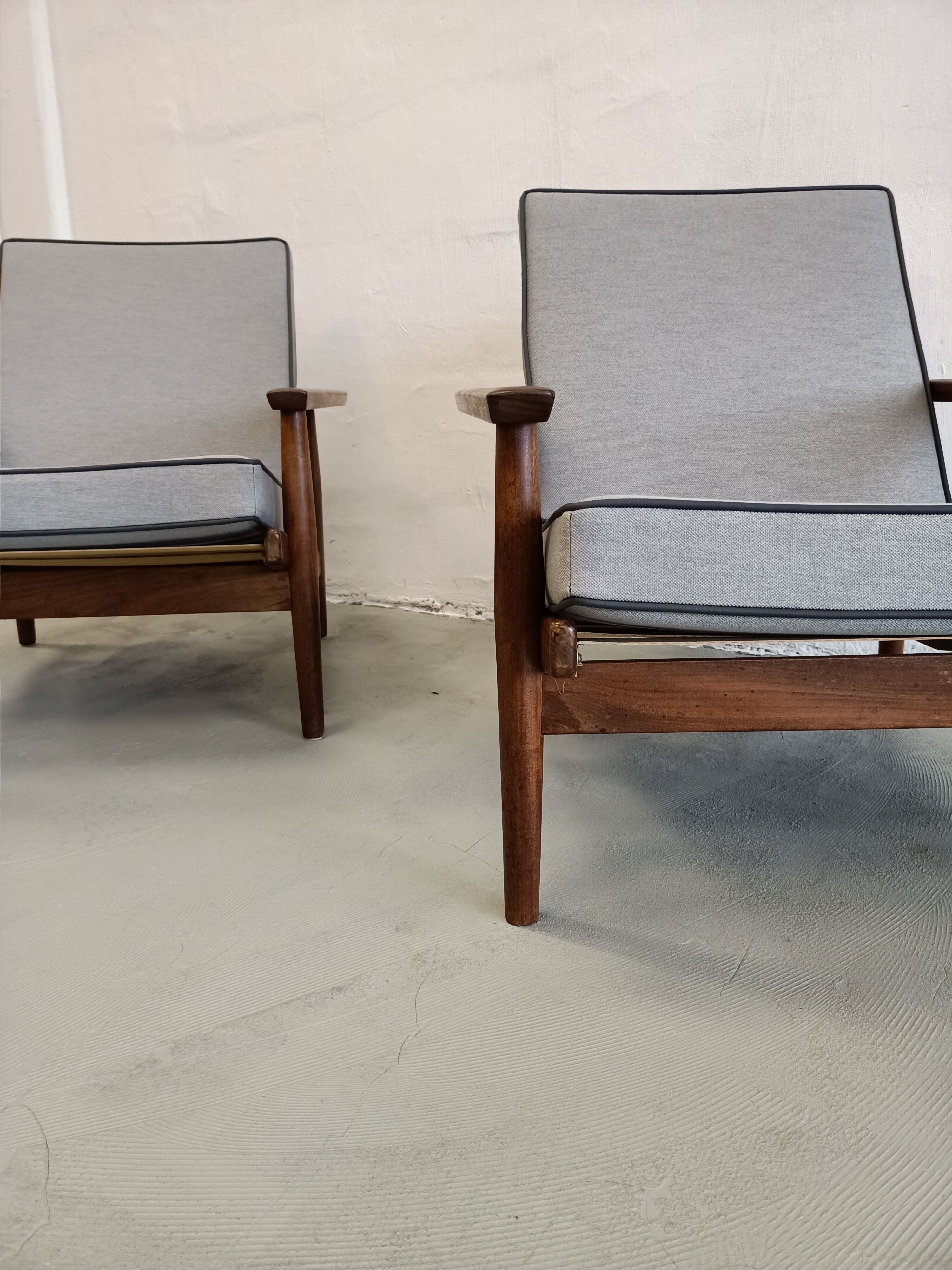 Paire de fauteuils en teck des années 1960, design hollandais