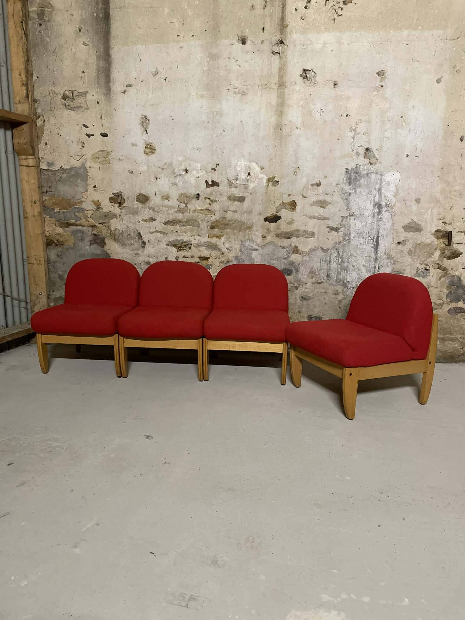 Chauffeuse vintage tissu rouge et bois clair