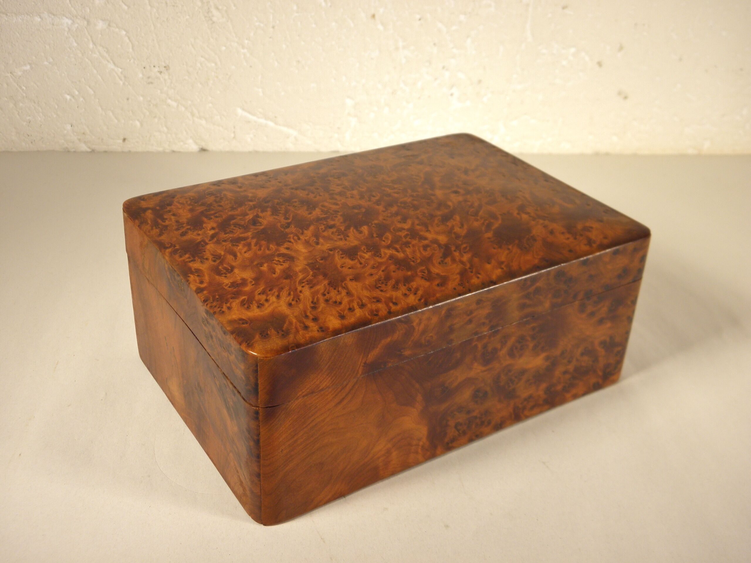 Cheath magnifying glass box