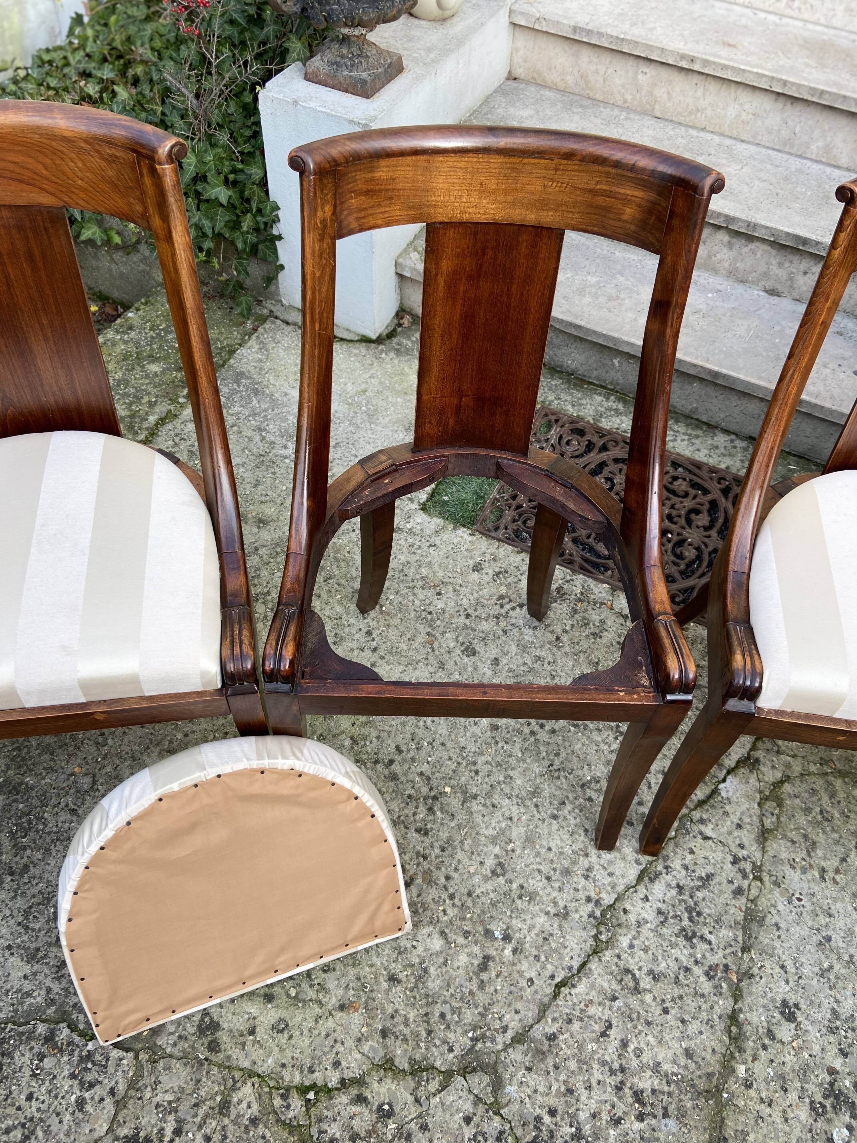 Suite de 4 chaises gondole style Empire