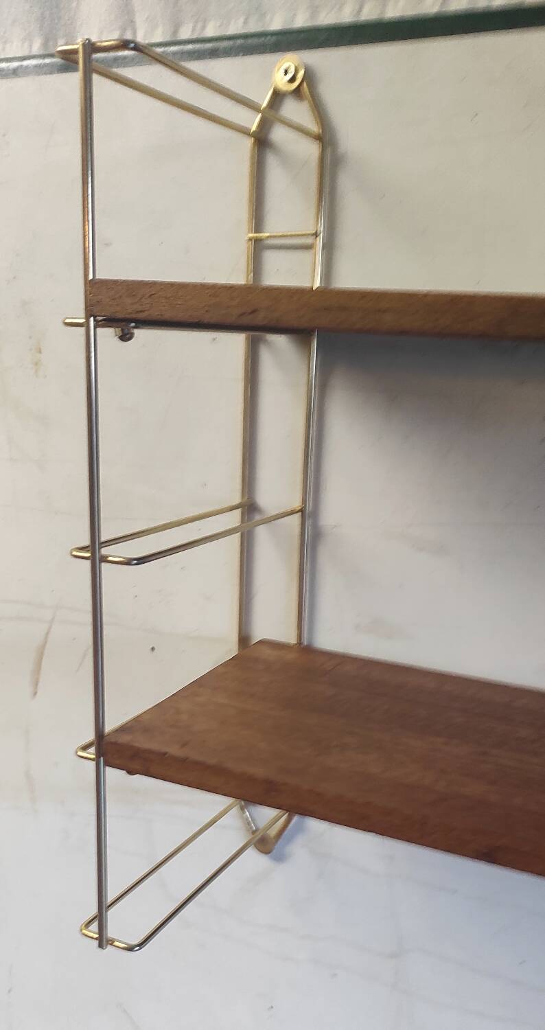 String wall shelf in gold metal and wood - 60s/70s