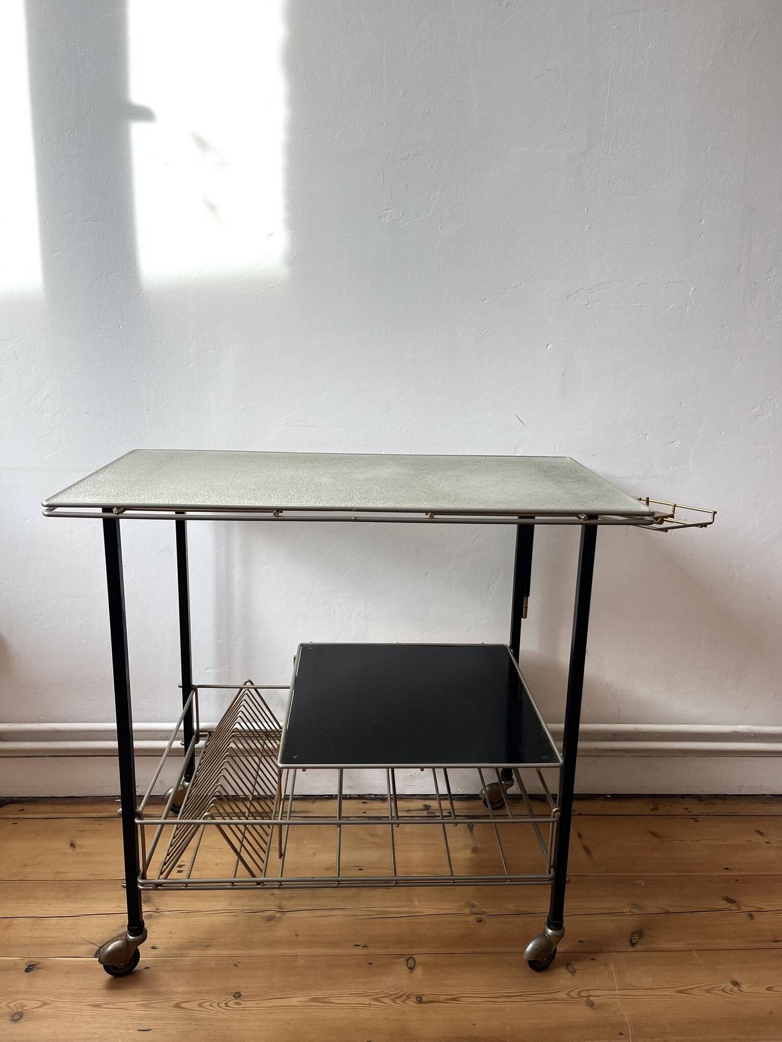 Ensemble de 2 table d'appoint / desserte / support à platine vinyle vintage