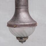 Ensemble de trois suspensions antiques en verre gravé