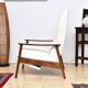 Fauteuil avec repose-pieds rabattable en Bouclé blanc crème, années 1960
