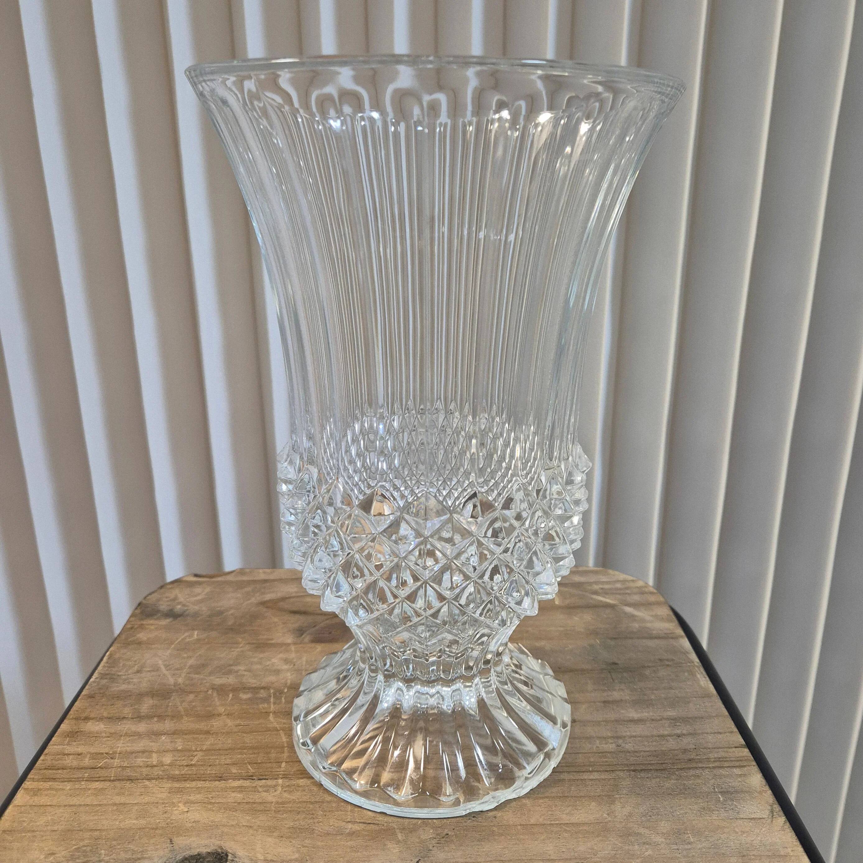 Large pedestal vase in crystal
