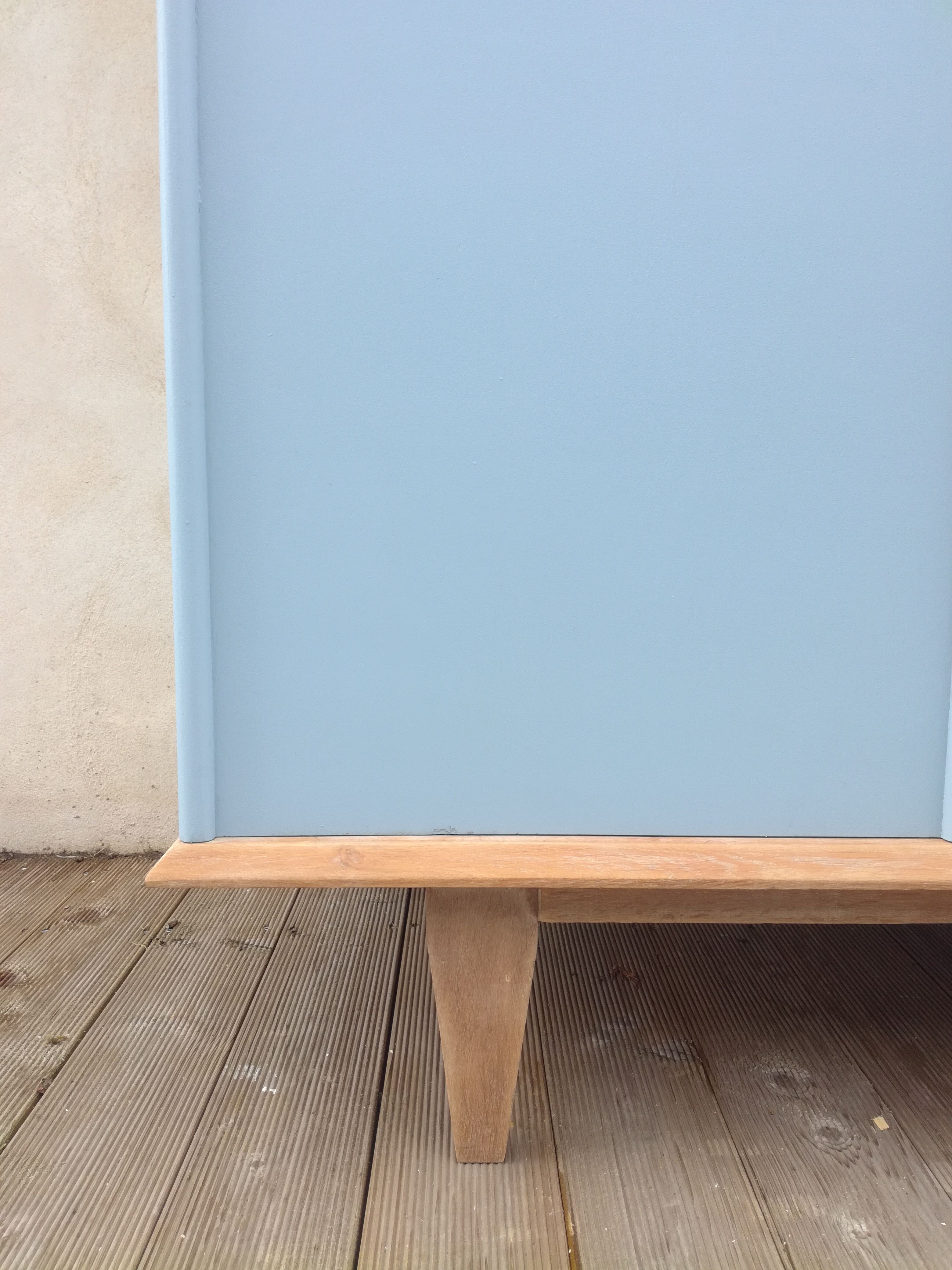 Compass foot cabinet