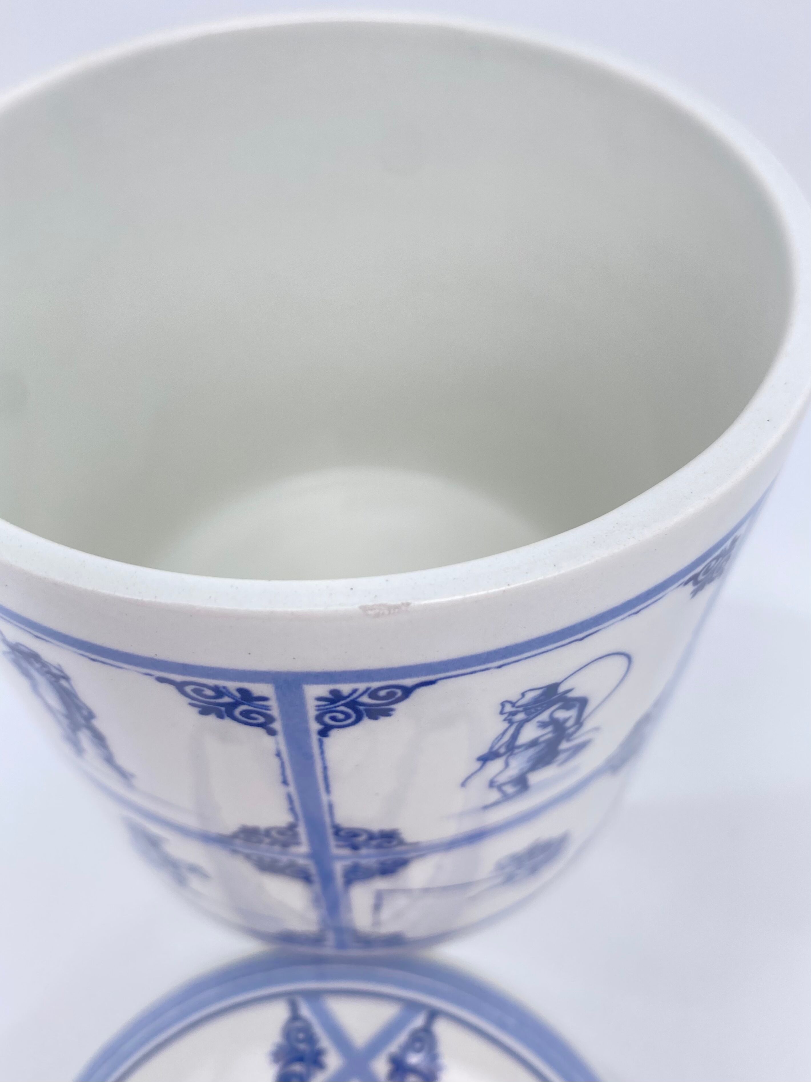 Delft earthenware pot