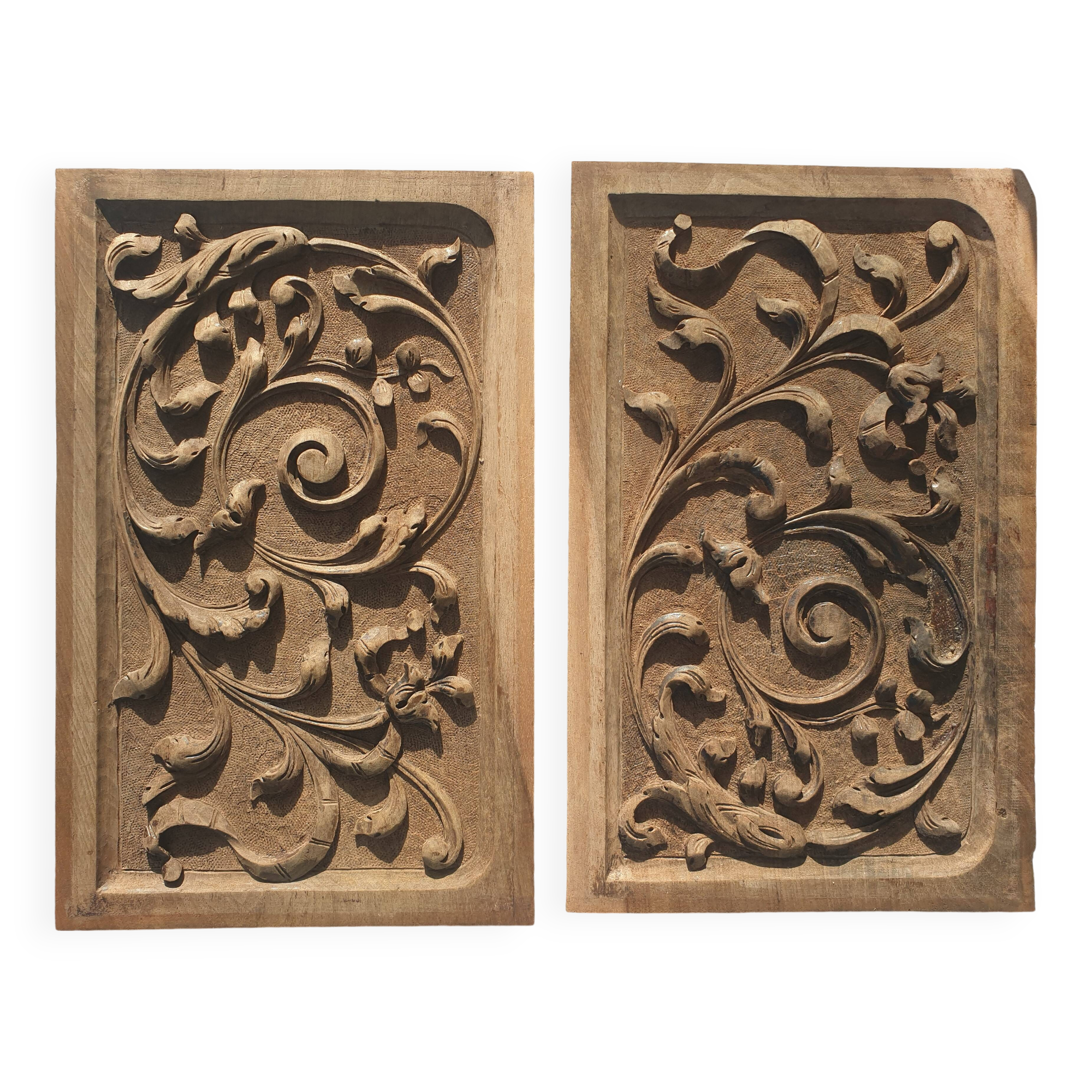 Pair of pediment / bas relief / carved wooden plaque