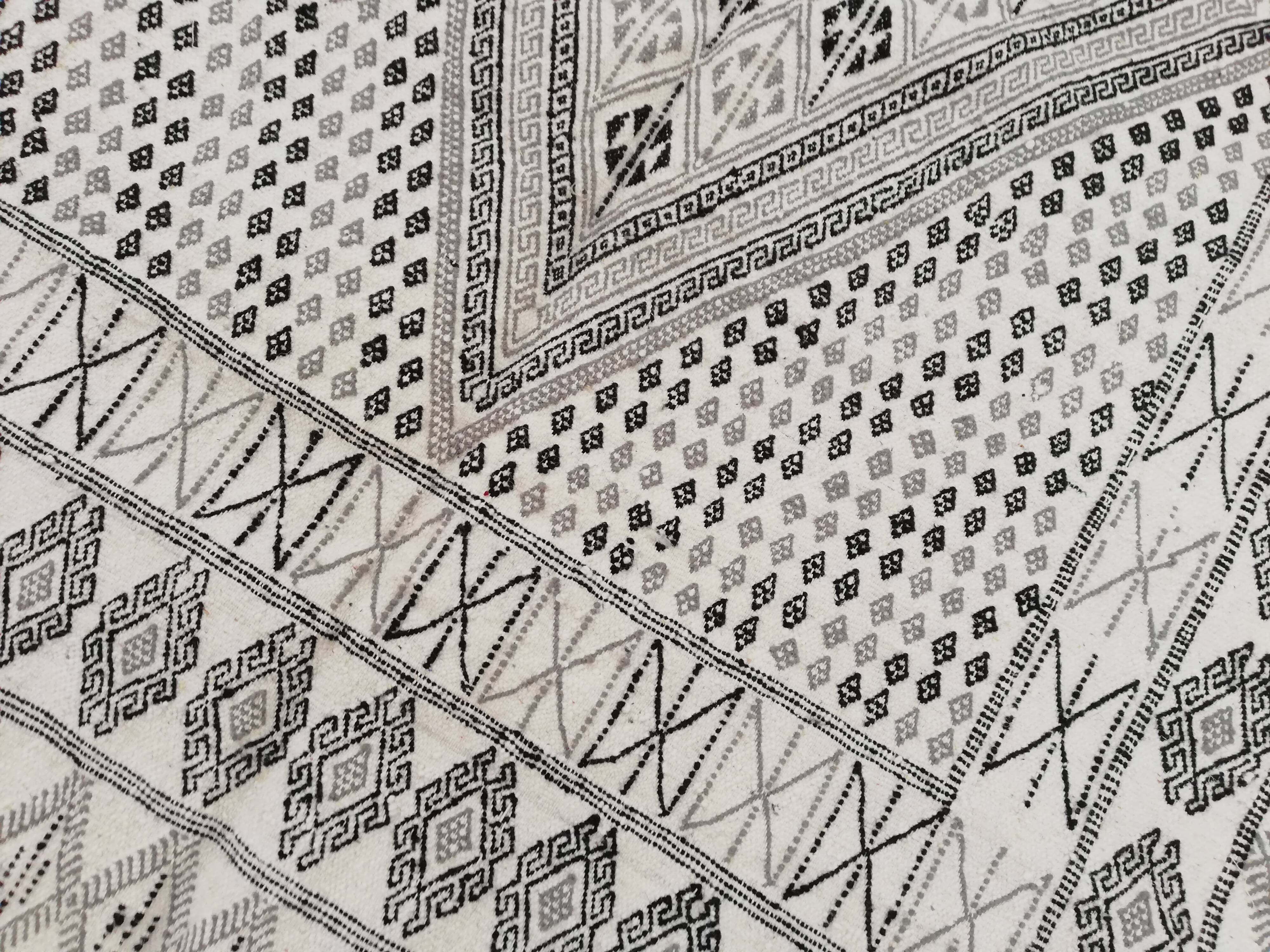 Moroccan berber carpet made of wool 255x160cm