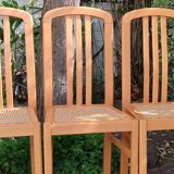 Chaises en bois et cannage