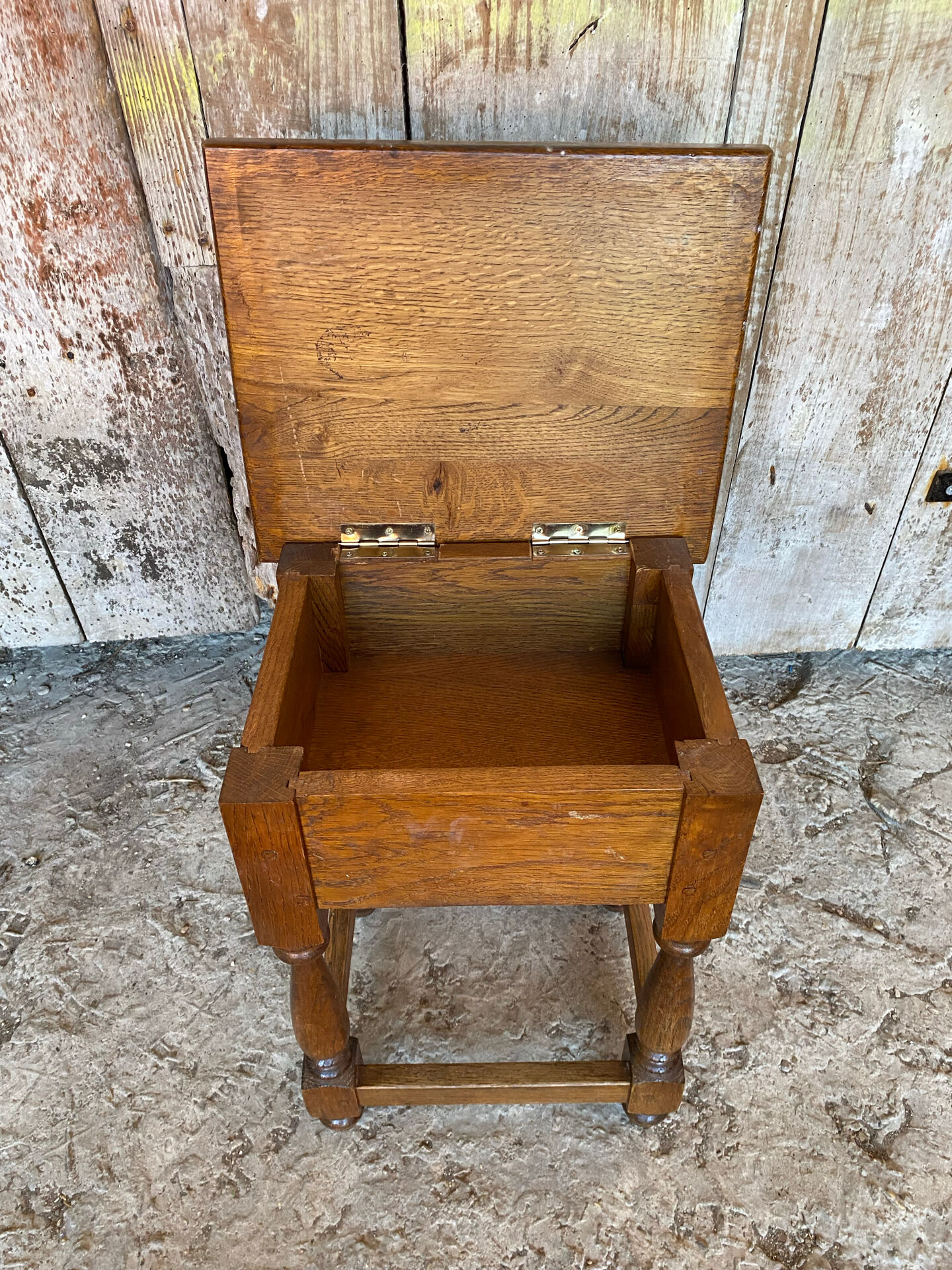 Vintage Solid Oak Nightstand with Storage #E105