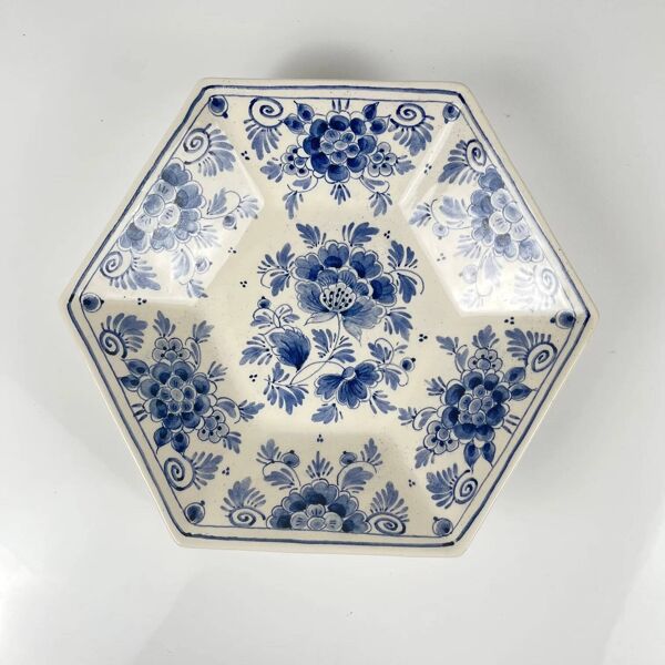 Plat creux en faïence de Delft – Royal Delft - Première moitié du XXe siècle