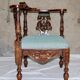 Fauteuil d'angle néo-renaissance en noyer sculpté