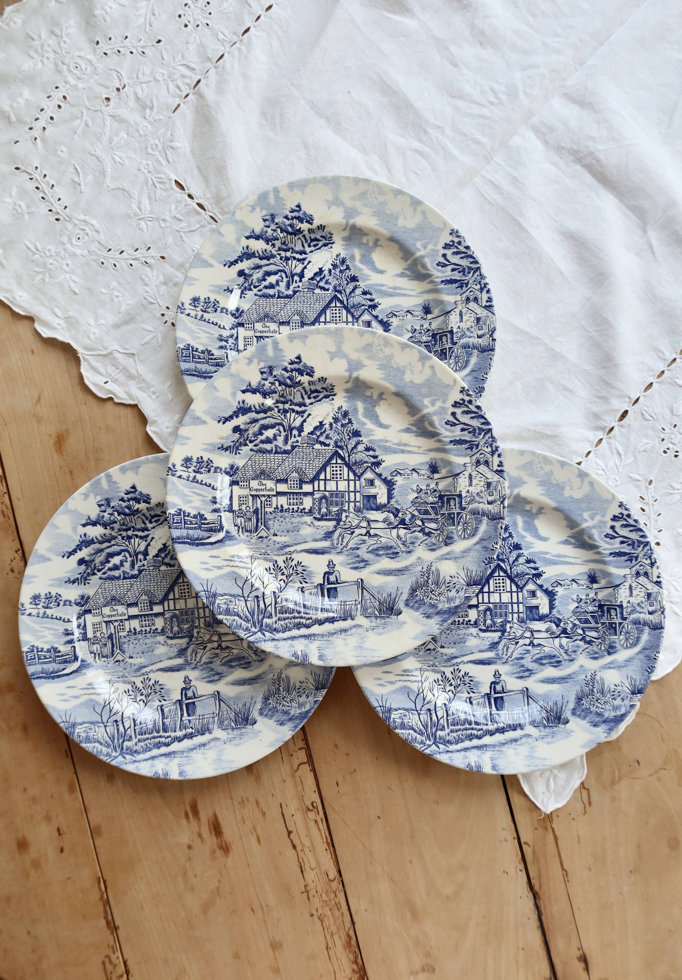 4 vintage blue and white dinner plates – Romantic English countryside decor