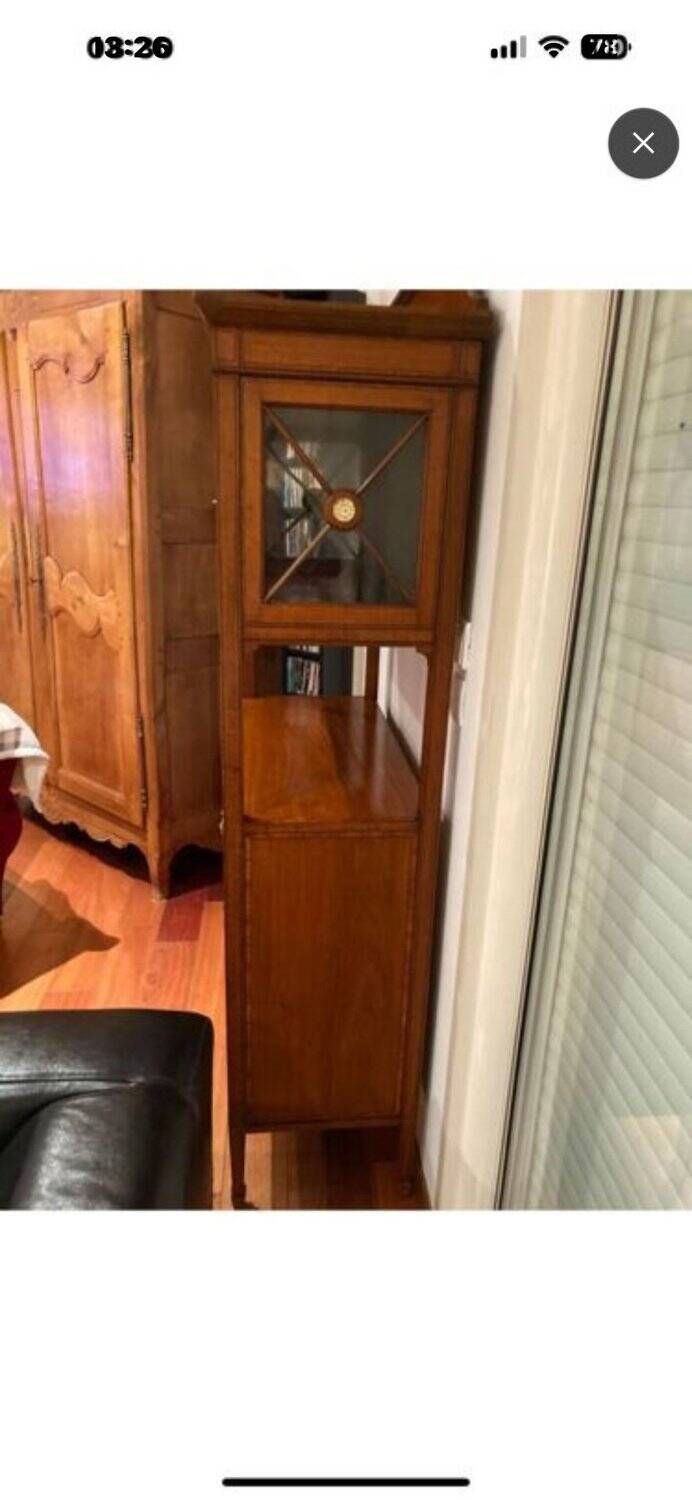 Élégant buffet vitrine de style Directoire en fruitier, début XIXe siècle