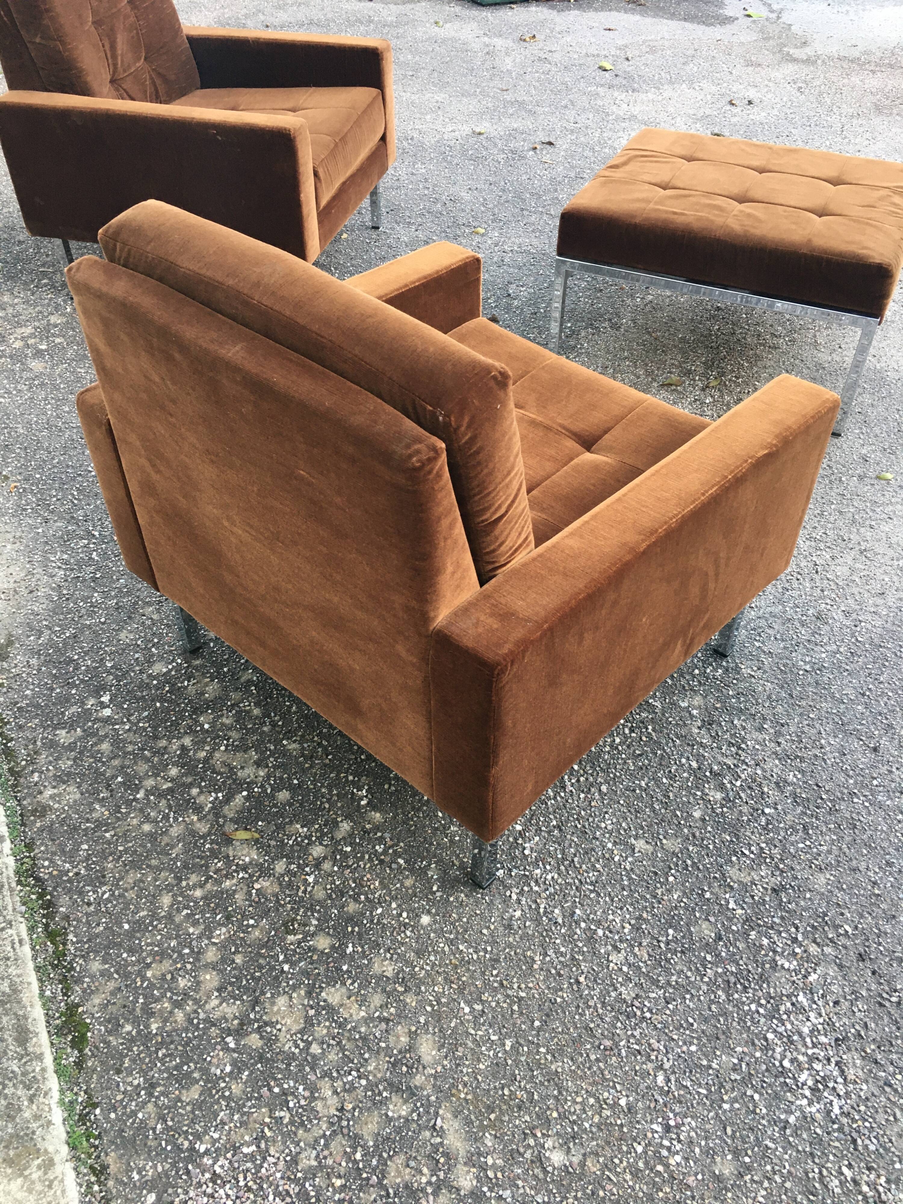 Pair of armchairs and his ottoman, circa 1970