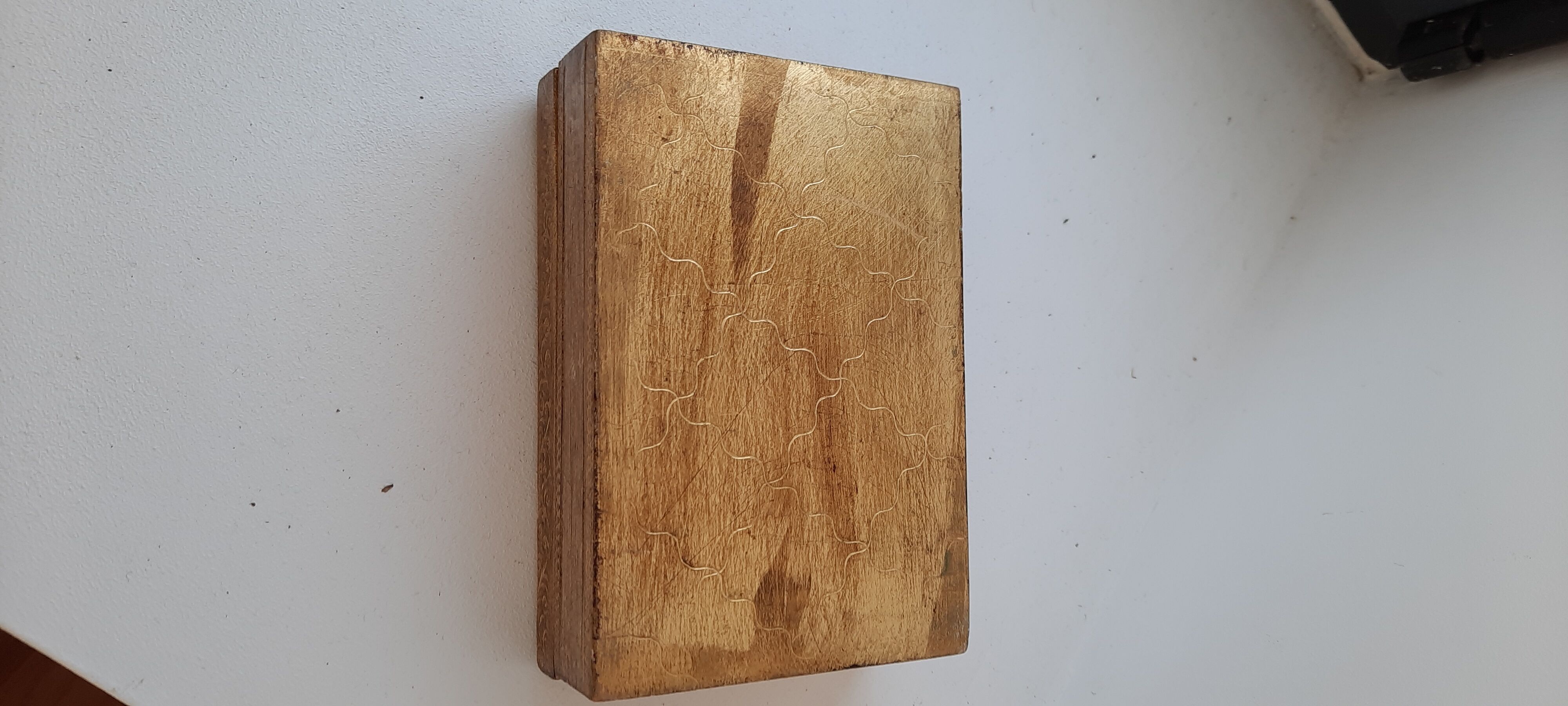 Golden and beige Venetian wooden box