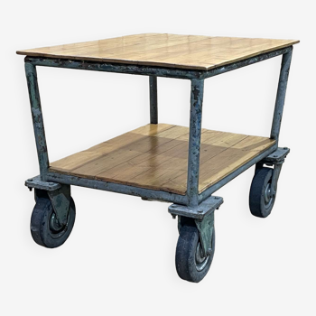Rolling service table