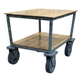 Rolling service table