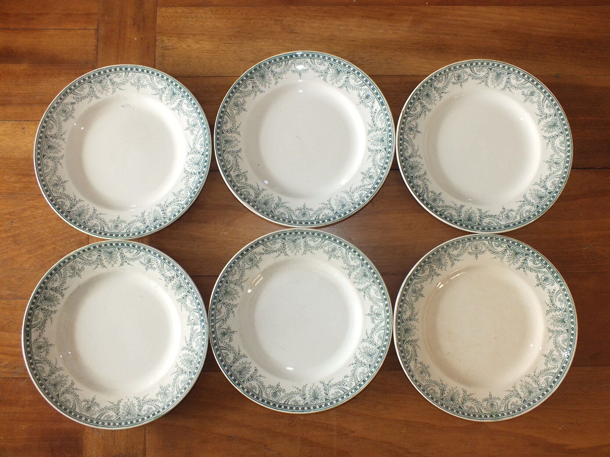 6 Flat plates in Iron Earth Moulin des Loups model Wilbur Lot 4